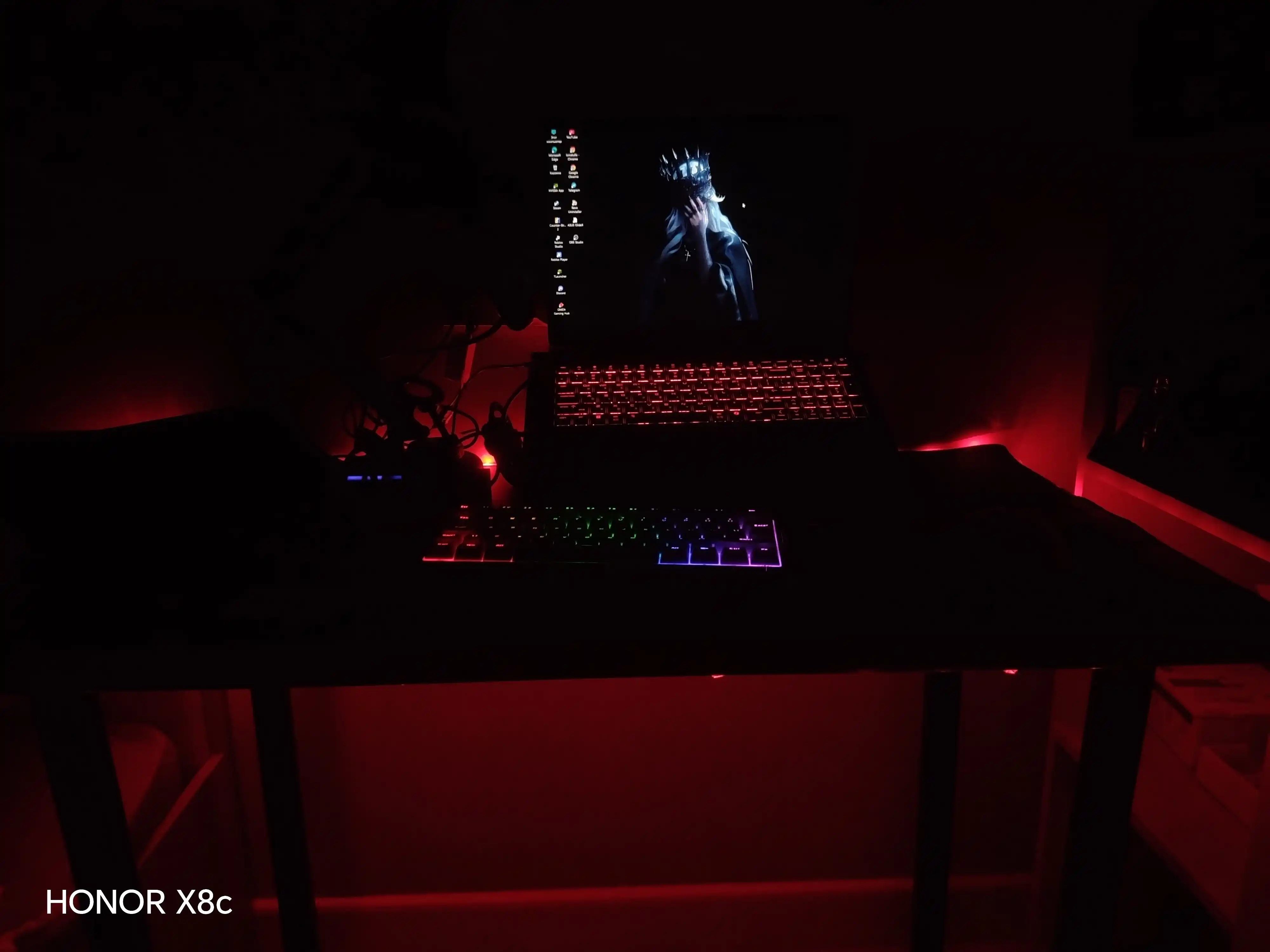 RGB LED masofadan boshqarish pulti bilan 5 metrli LED ko'p rangli lentasi 