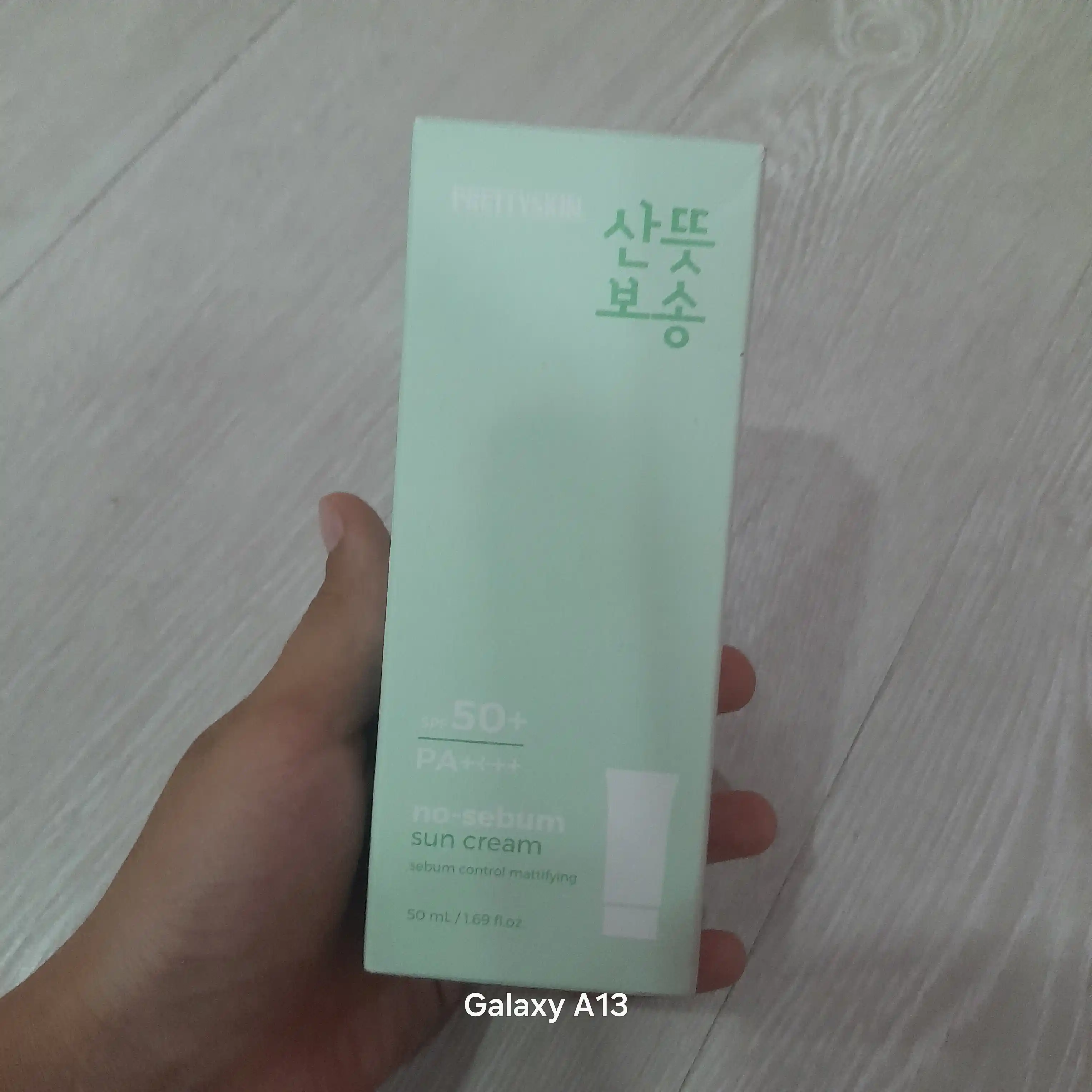 Quyoshdan himoyalovchi namlantiruvchi kremlar Prettyskin SPF50+ PA++++