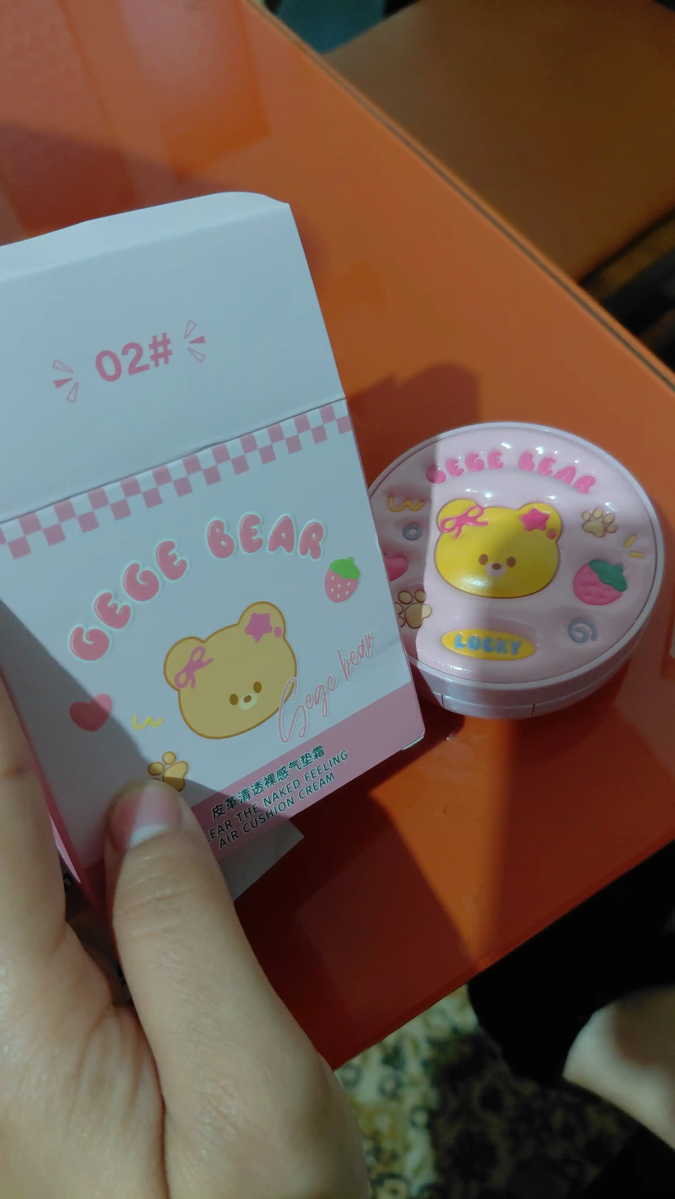 Gege bear yuzni okartiruvchi kushon va pudralik kushon