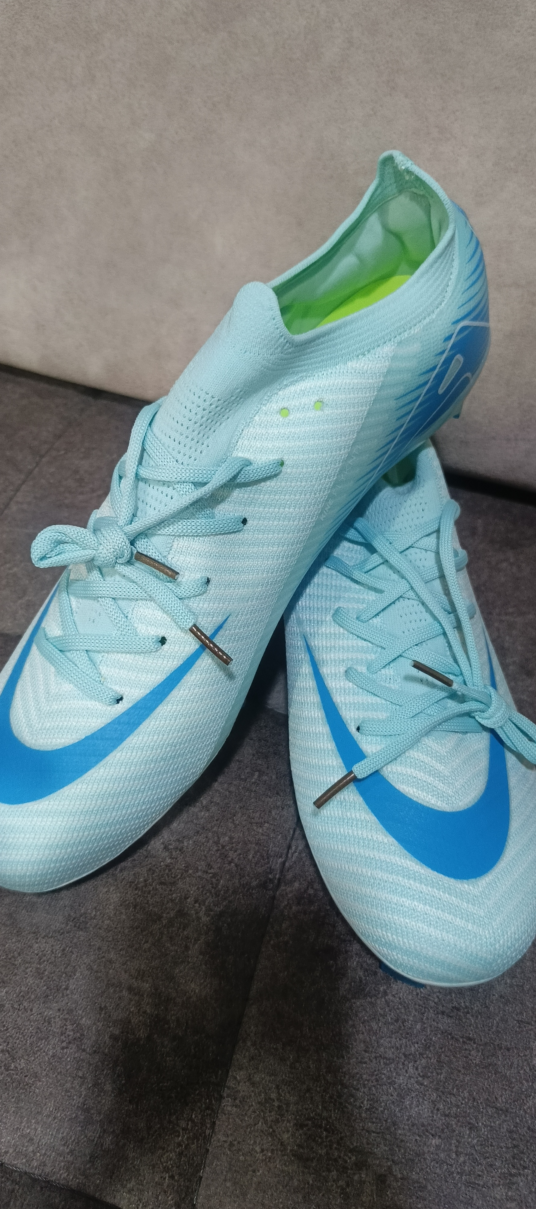 Erkaklar va o‘smirlar uchun futbol butsasi TF/FG — futbol va mini-futbol uchun