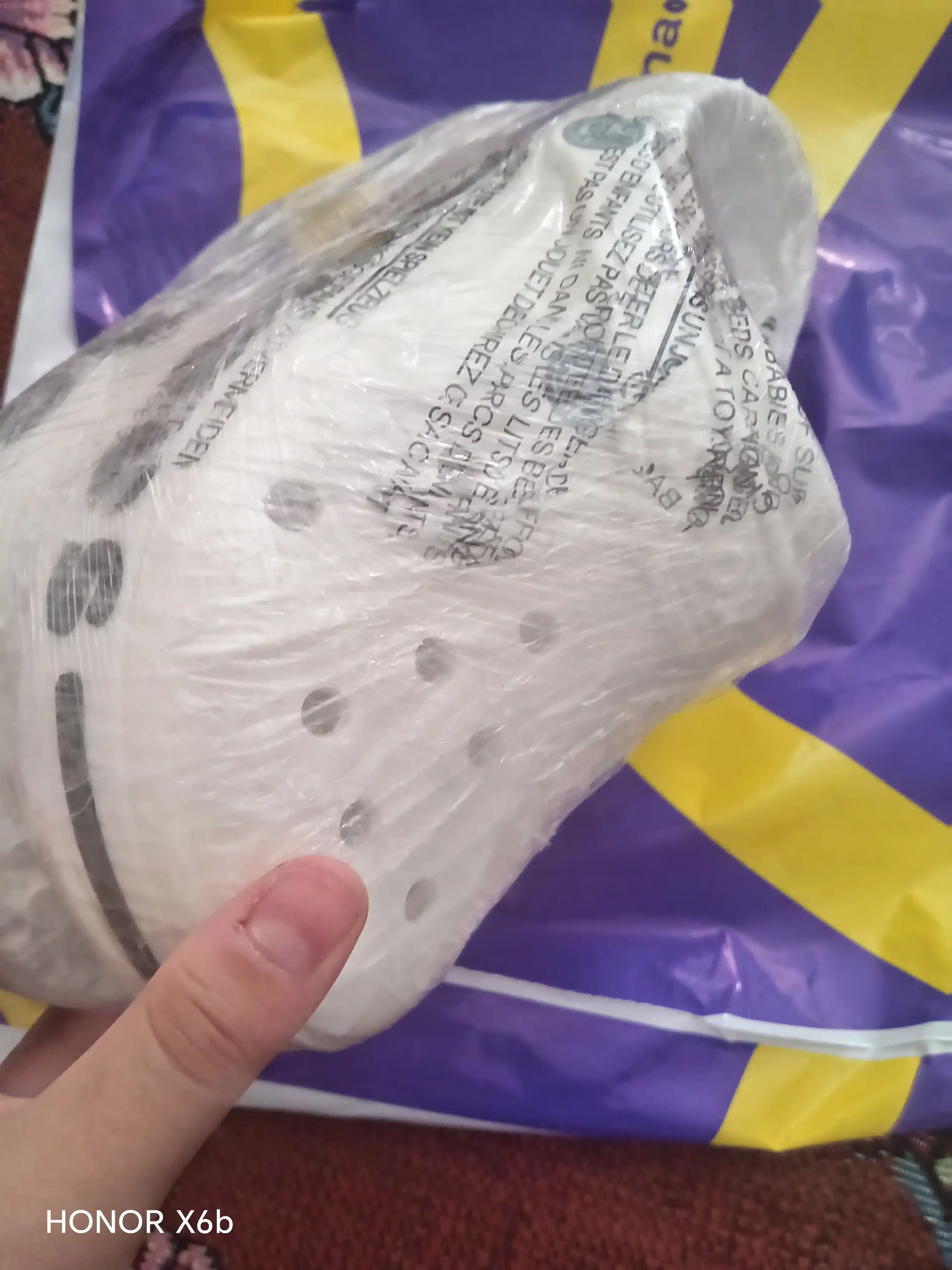 Ayollar va erkaklar sabolari tibbiyot ish va kundalik kiyish uchun 1 o‘lcham kichik