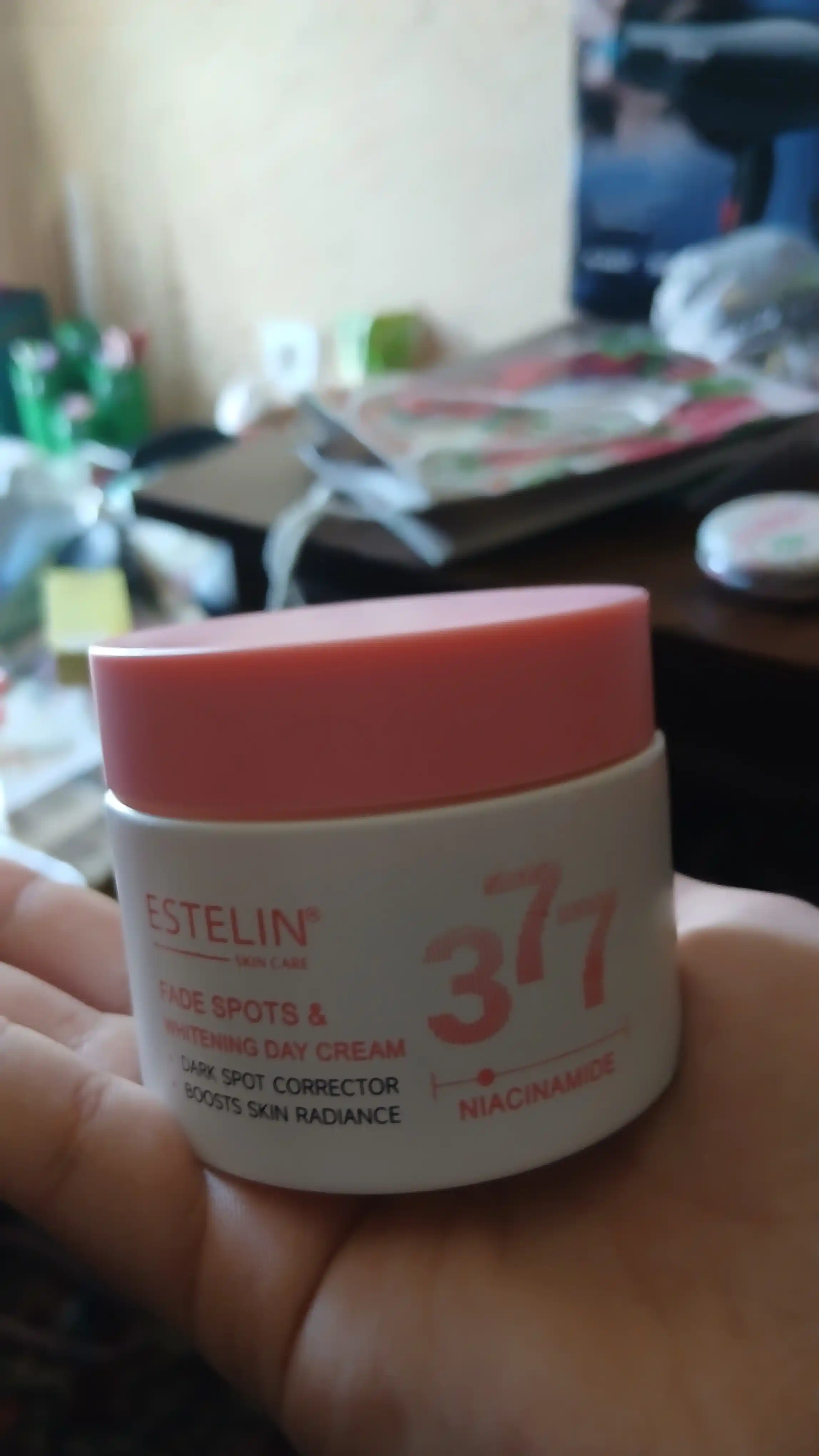 Estelin niatsinamidli kunduzgi yuz kremi pigment dog‘lariga qarshi, 50 g