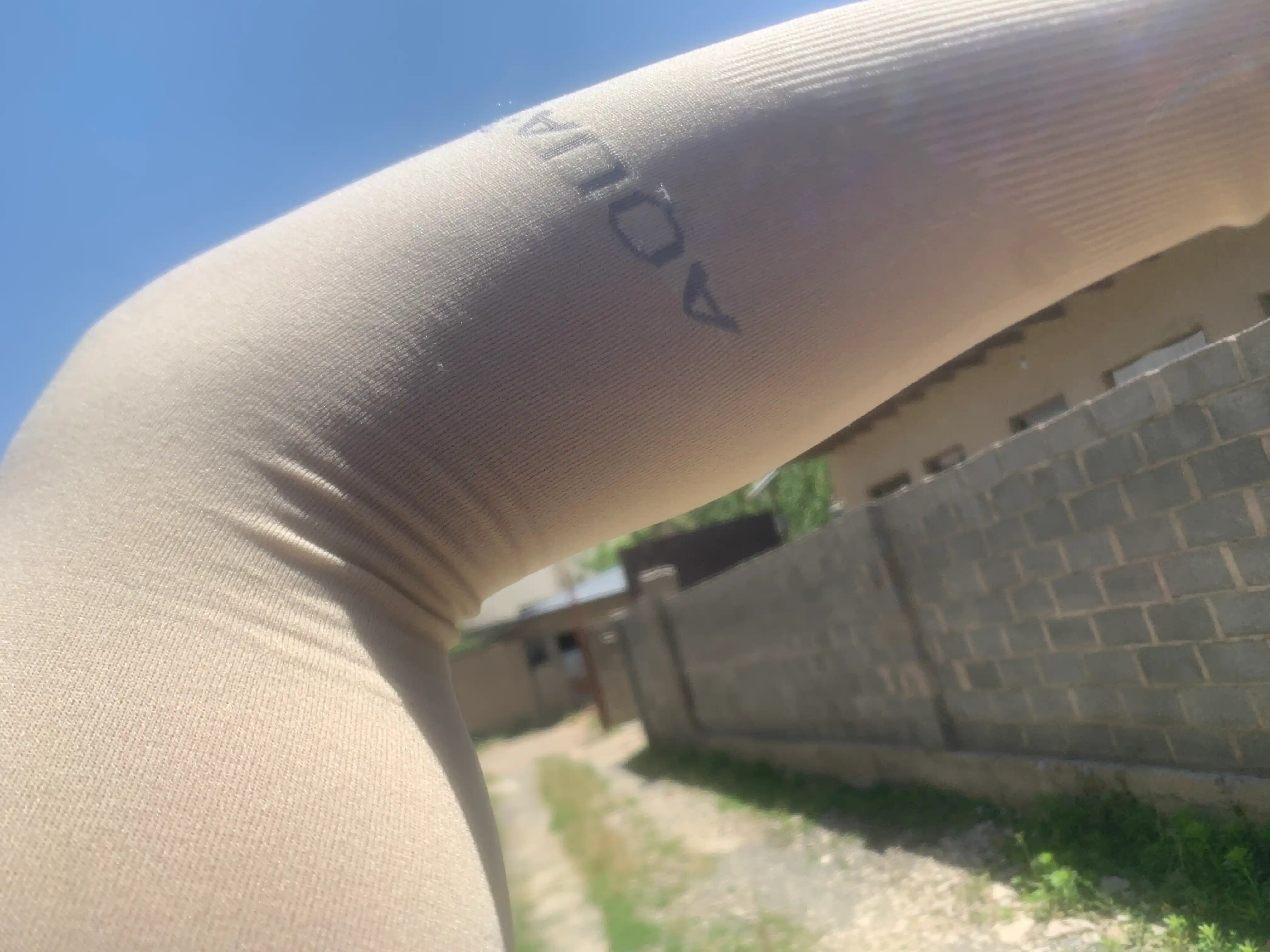 Yenglar kompression AquaX, quyosh va UV nuridan himoyalovchi va sovuq effekti bilan, sport