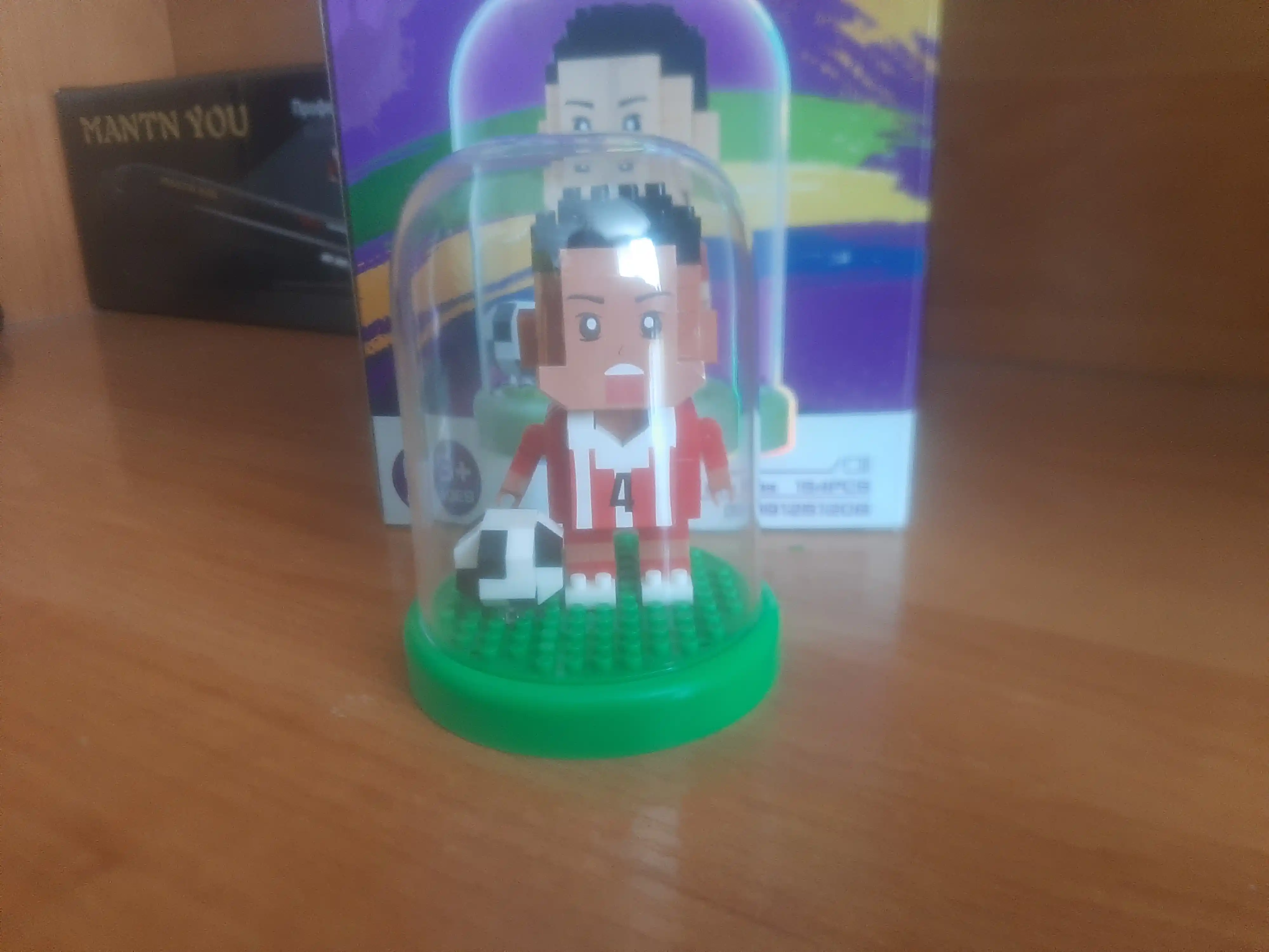 To‘p, taglik va shaffof gumbazli FIDGO "Futbolchi" figurali konstruktori