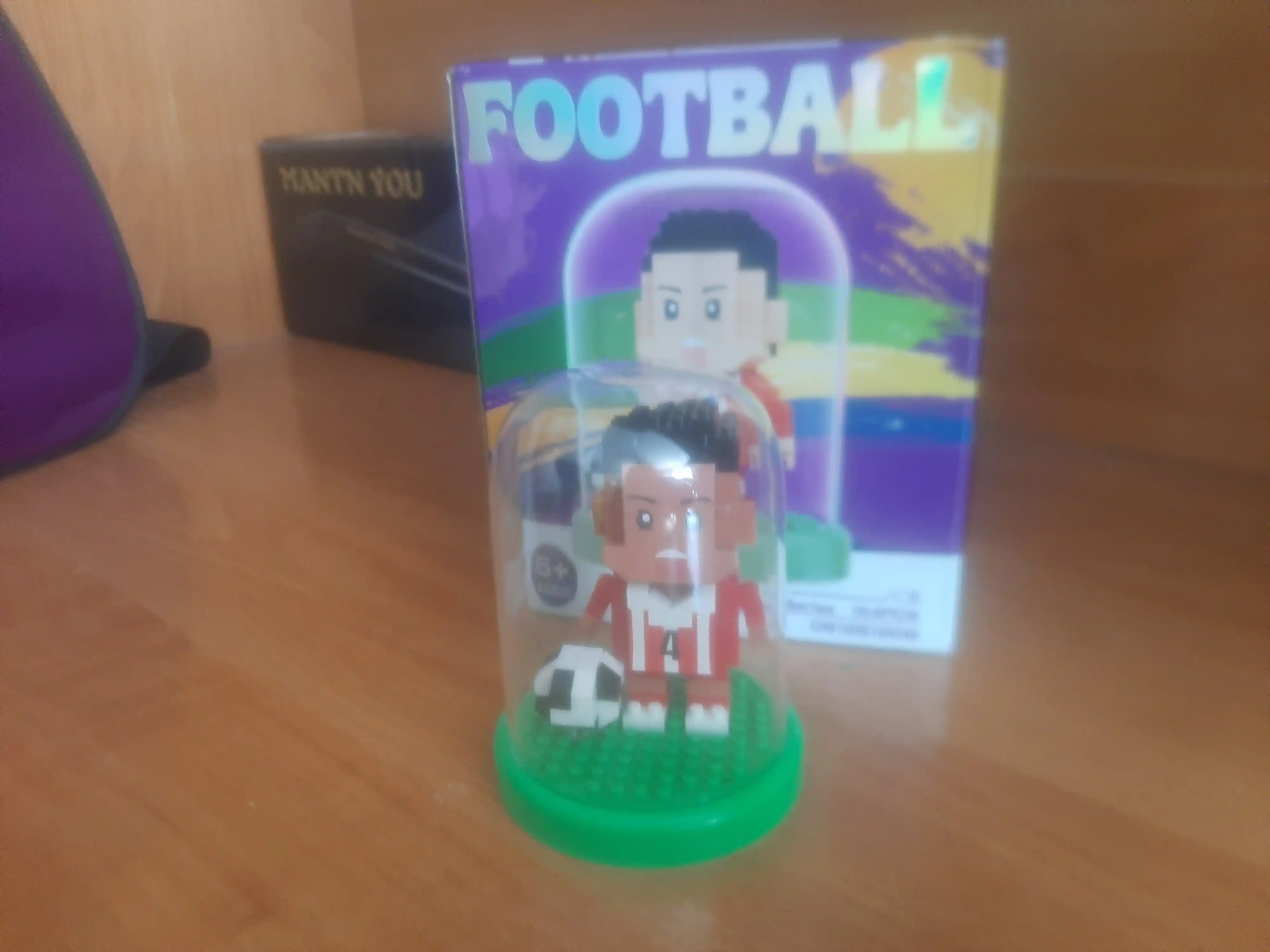 To‘p, taglik va shaffof gumbazli FIDGO "Futbolchi" figurali konstruktori