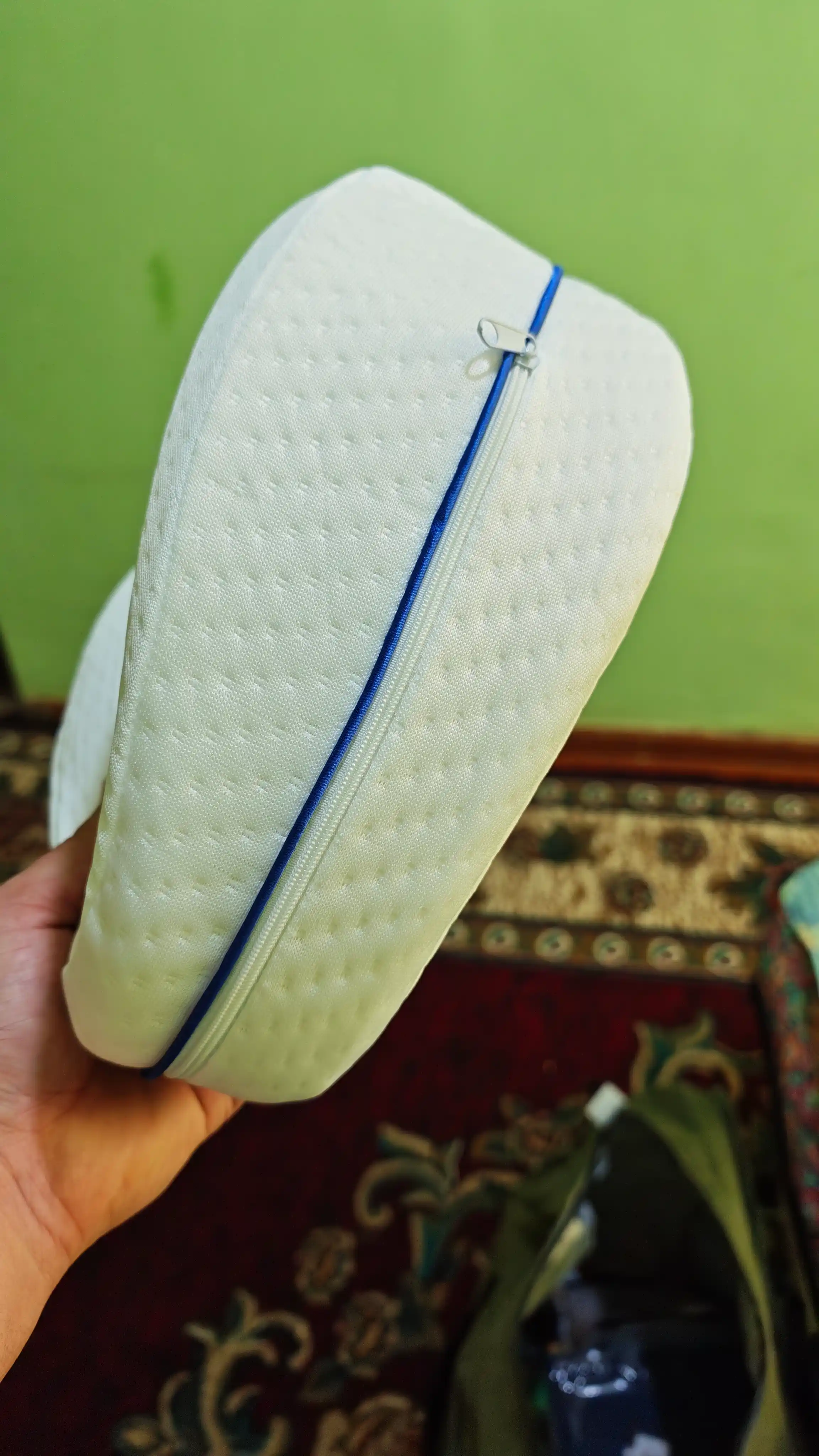 Anatomik yostiq, oyoqlar orasida uxlash uchun