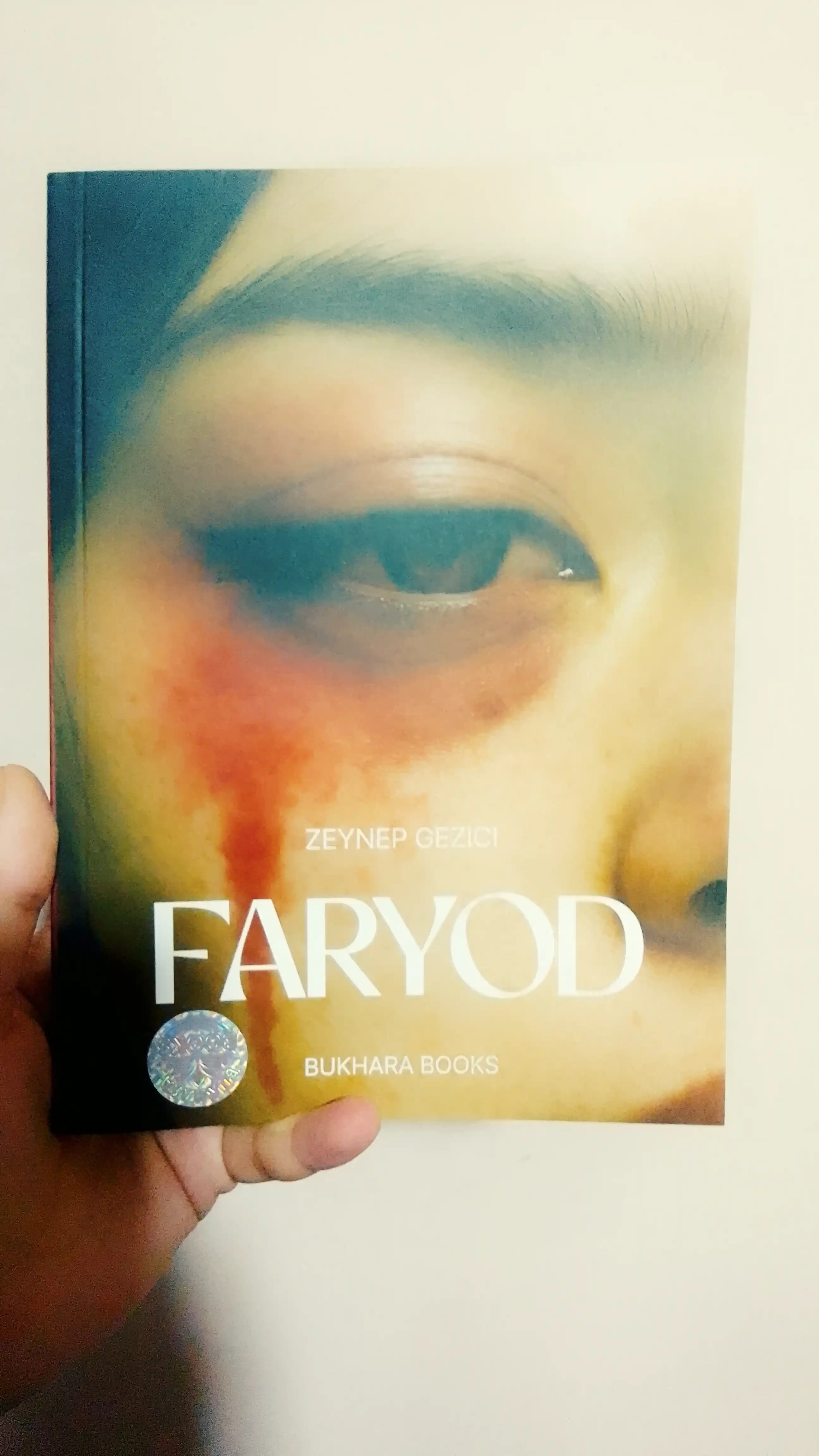 «Faryod» — Zenep Gezici, Психологический драматический роман