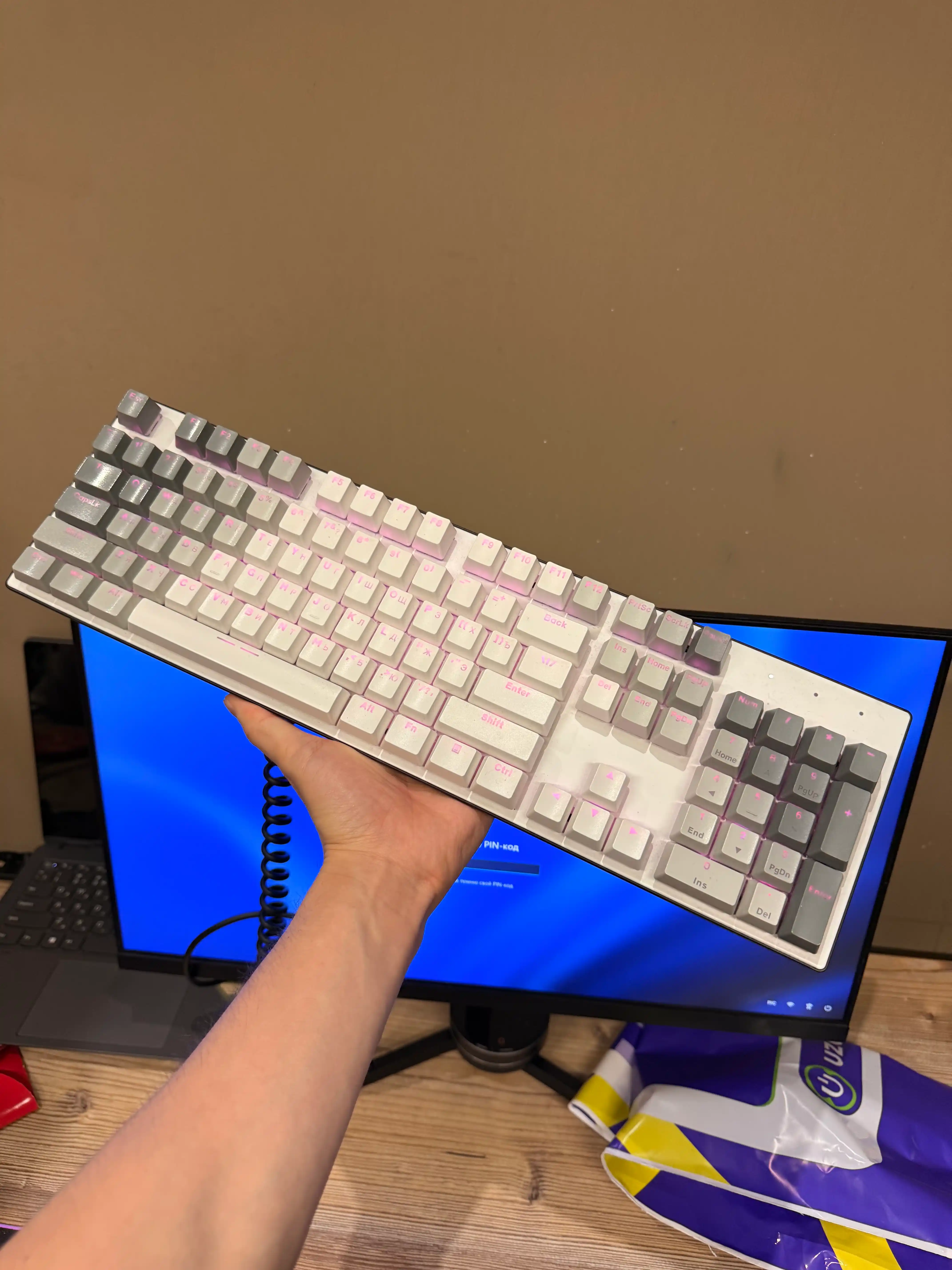 Gaming mexanik klaviatura Lorgar Azar 514, RU/ENG, RGB yoritgichli bilan