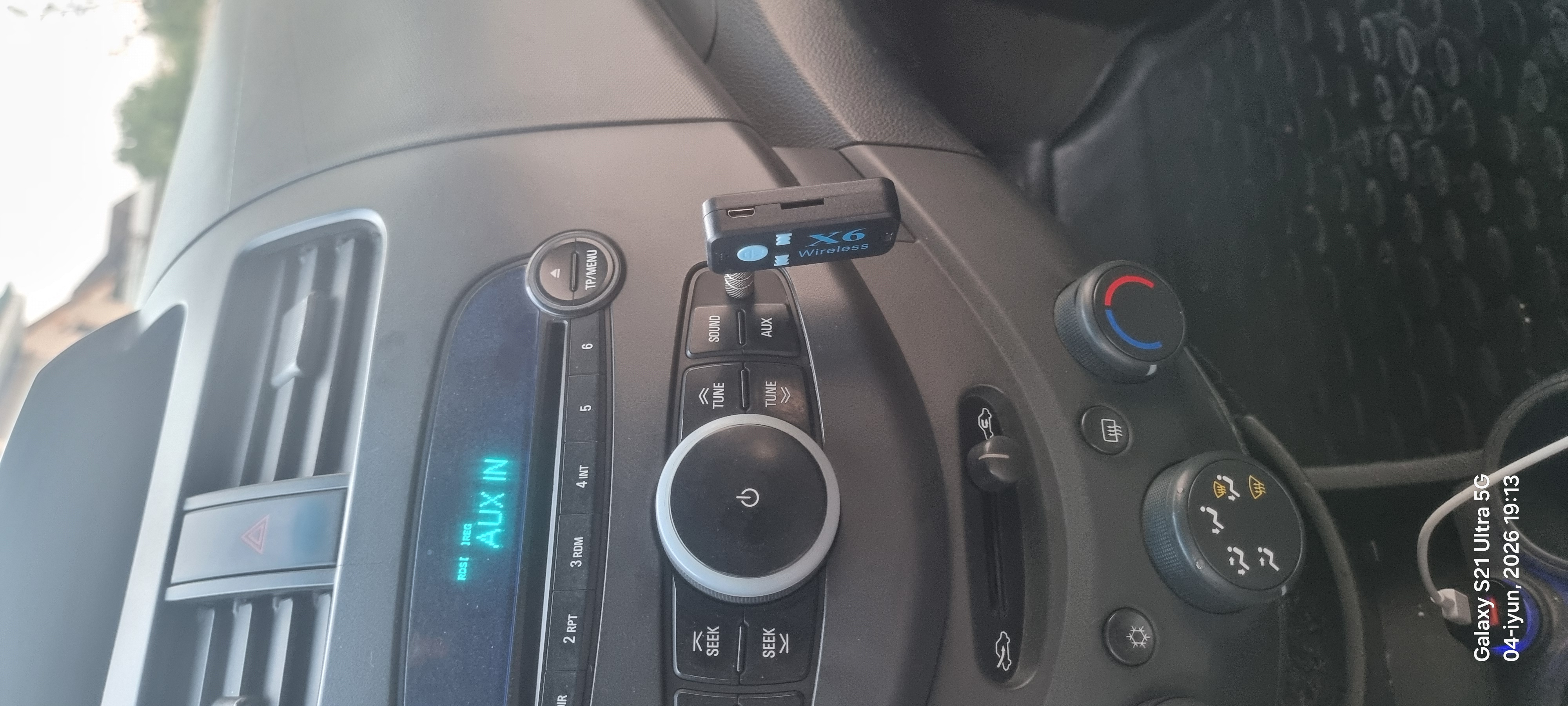 Avtomobil uchun Bluetooth adapteri AUX/USB - Simsiz audio ulanish