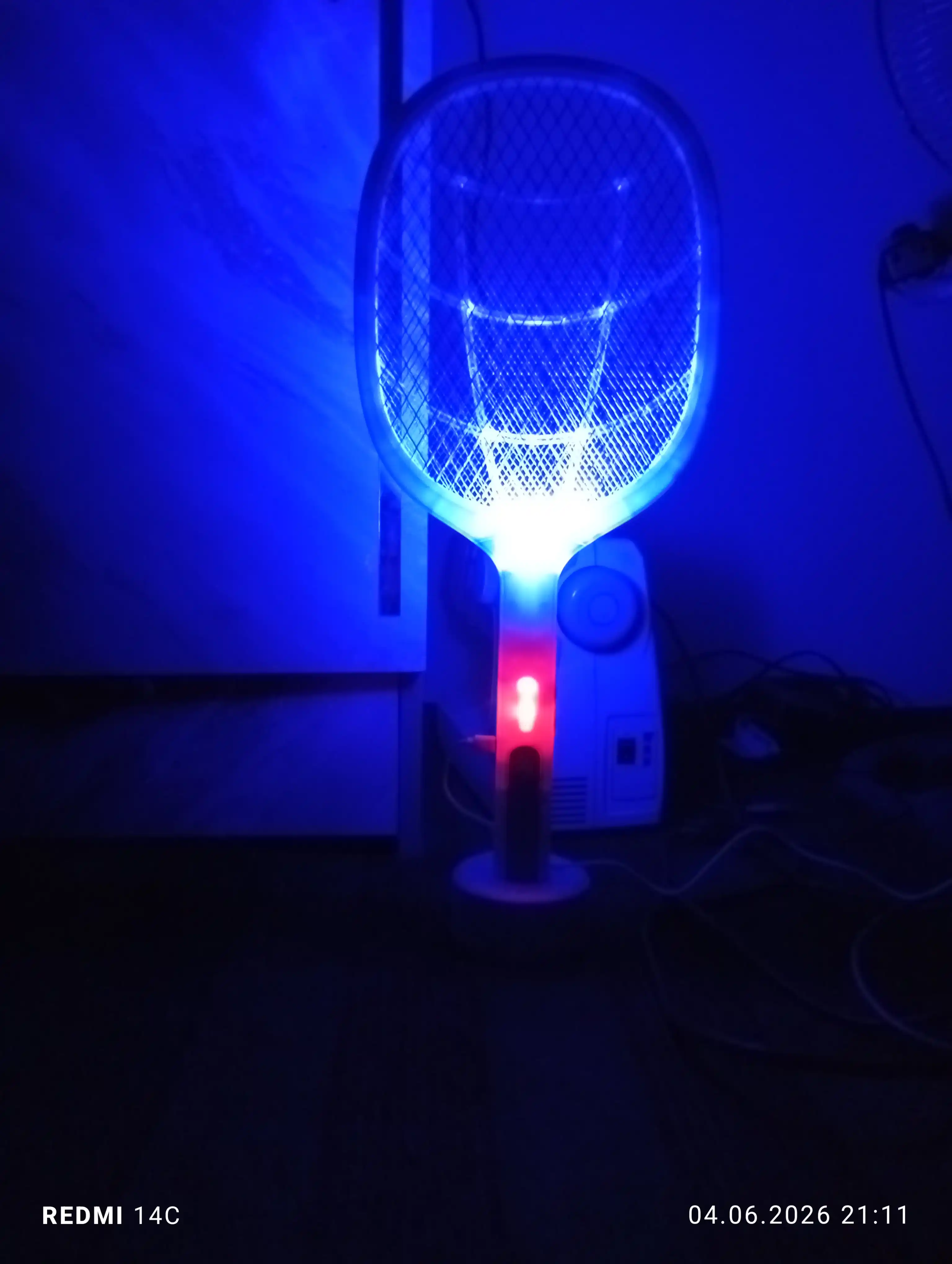 UV chiroqli, chivin va pashshalarga qarshi, elektr chivin o'ldirgich raketka