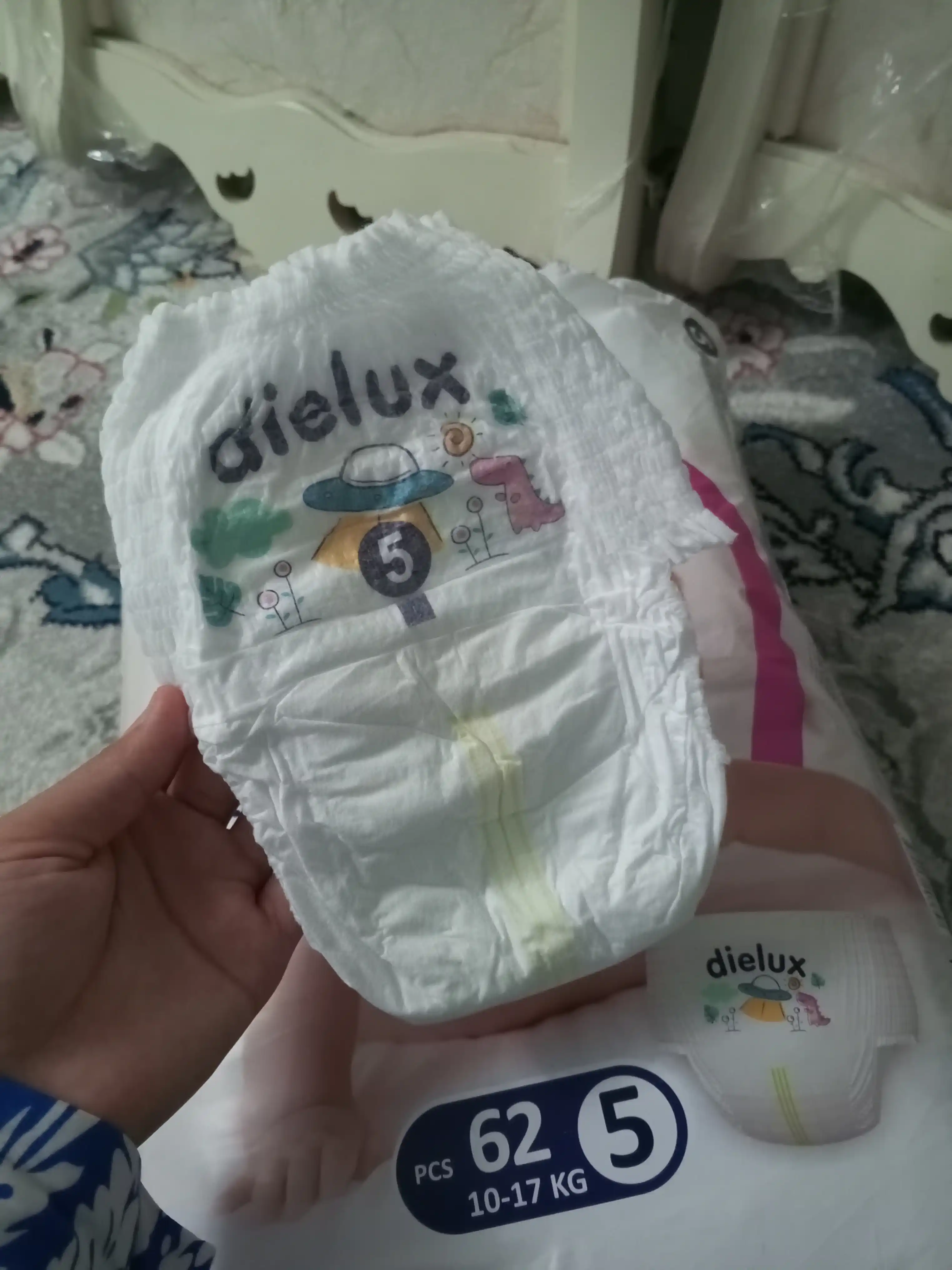 Dielux taglik-trusiklar, 5-o‘lcham (10–17 kg), 62 dona