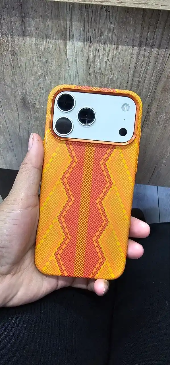 IPhone 17 Pro Max uchun Luxo Carbon Magsafe magnitli g'ilofi