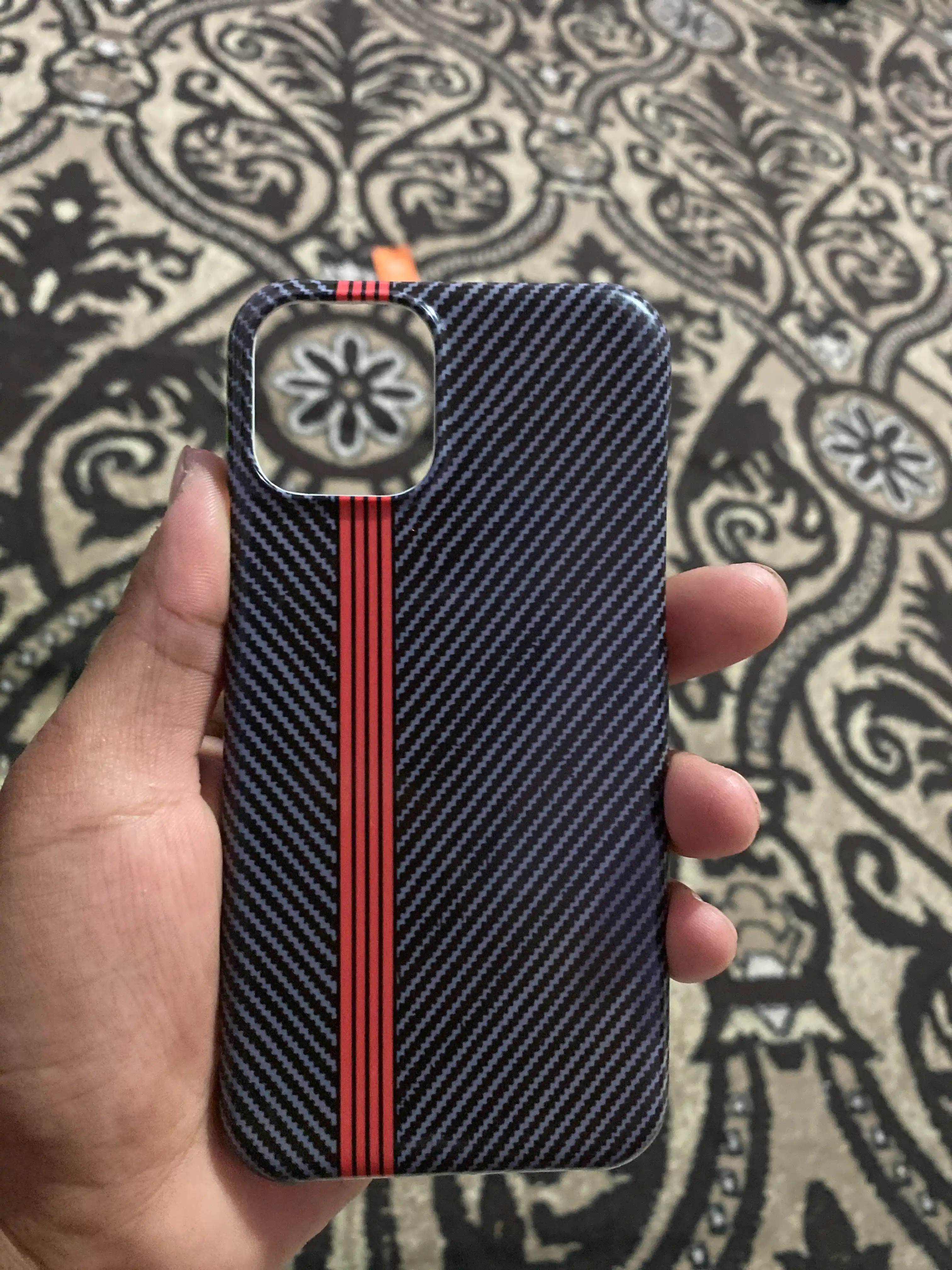 Карбоновый чехол для iPhone 11–16 Pro и Pro Max