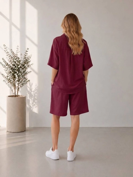 Ayollar uchun yozgi ikki qismli kostyum – ko‘ylak va shortik, oversize, 46-52