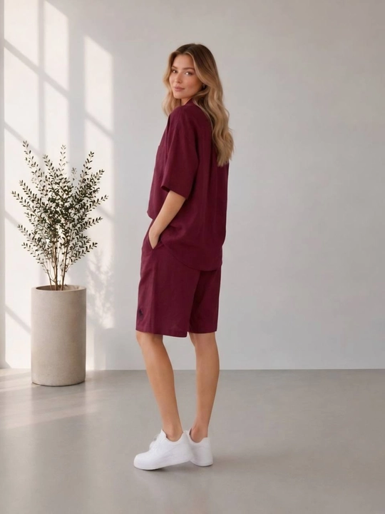 Ayollar uchun yozgi ikki qismli kostyum – ko‘ylak va shortik, oversize, 46-52