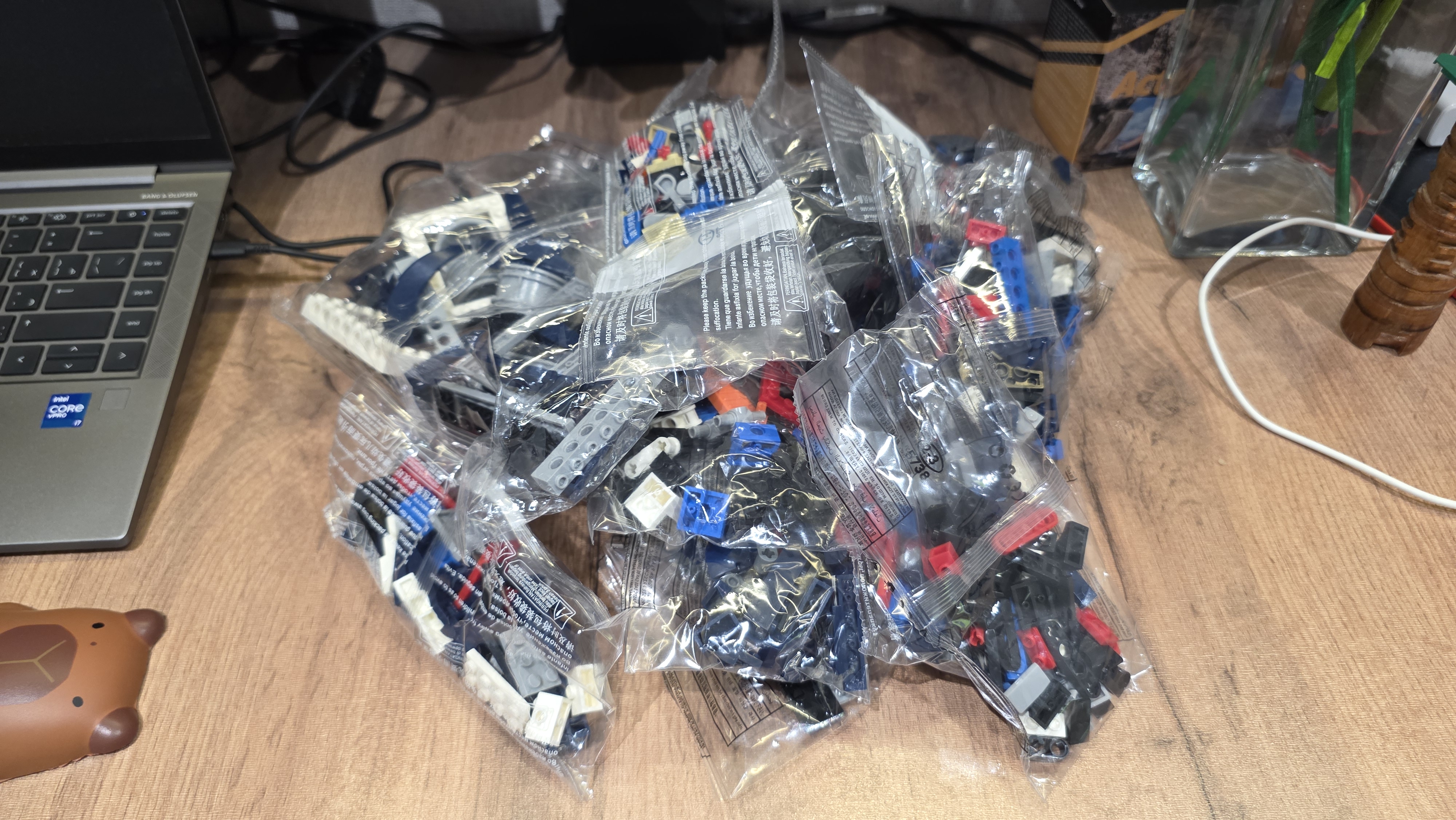 Formula 1 poyga mashinasi konstruktori, katta model 1:8 Technic, LEGO bilan mos keladi