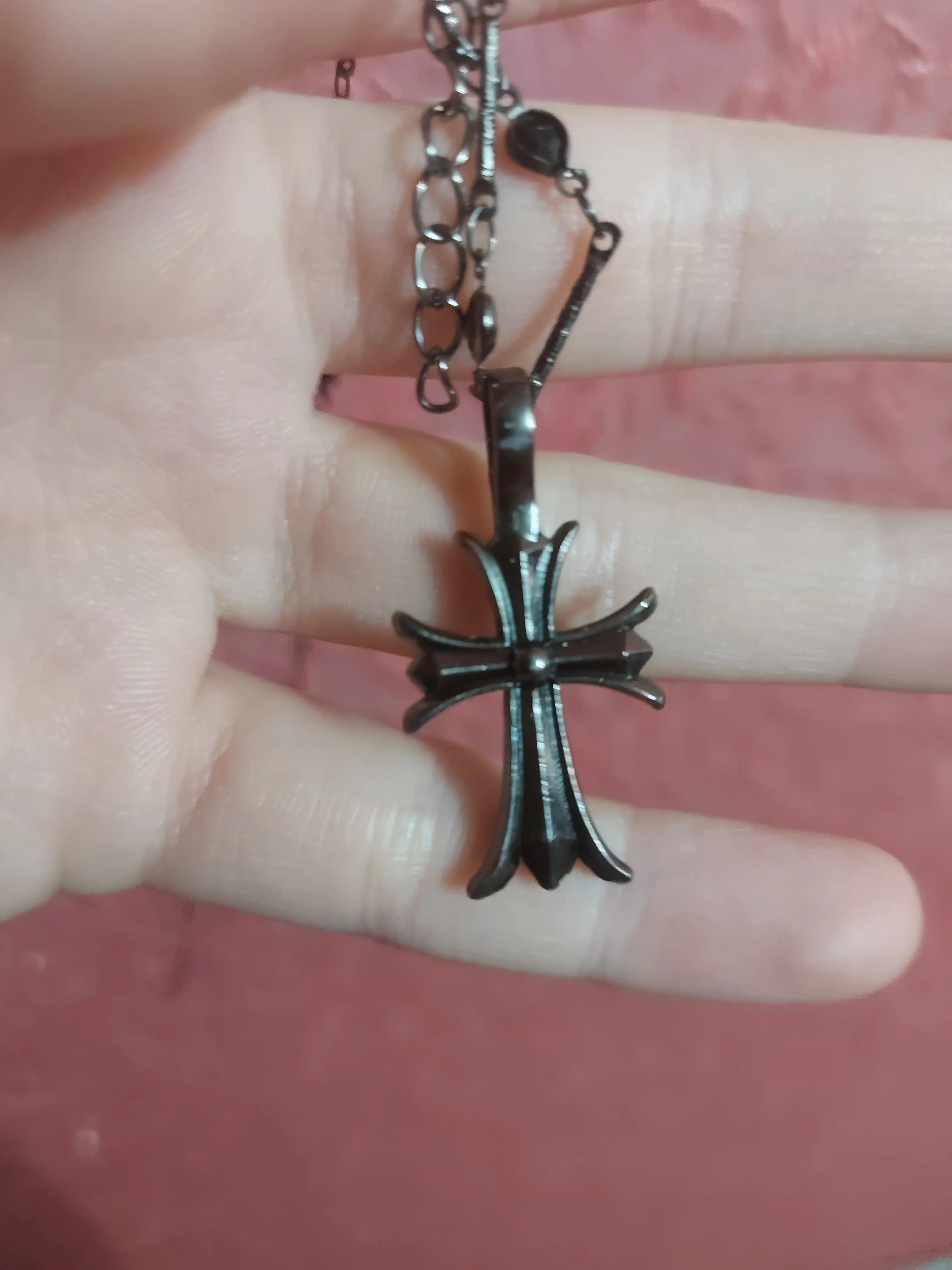 Gotik uslubdagi xochli osma bilan bezatilgan 2 ta 1 da qo‘sh zanjir