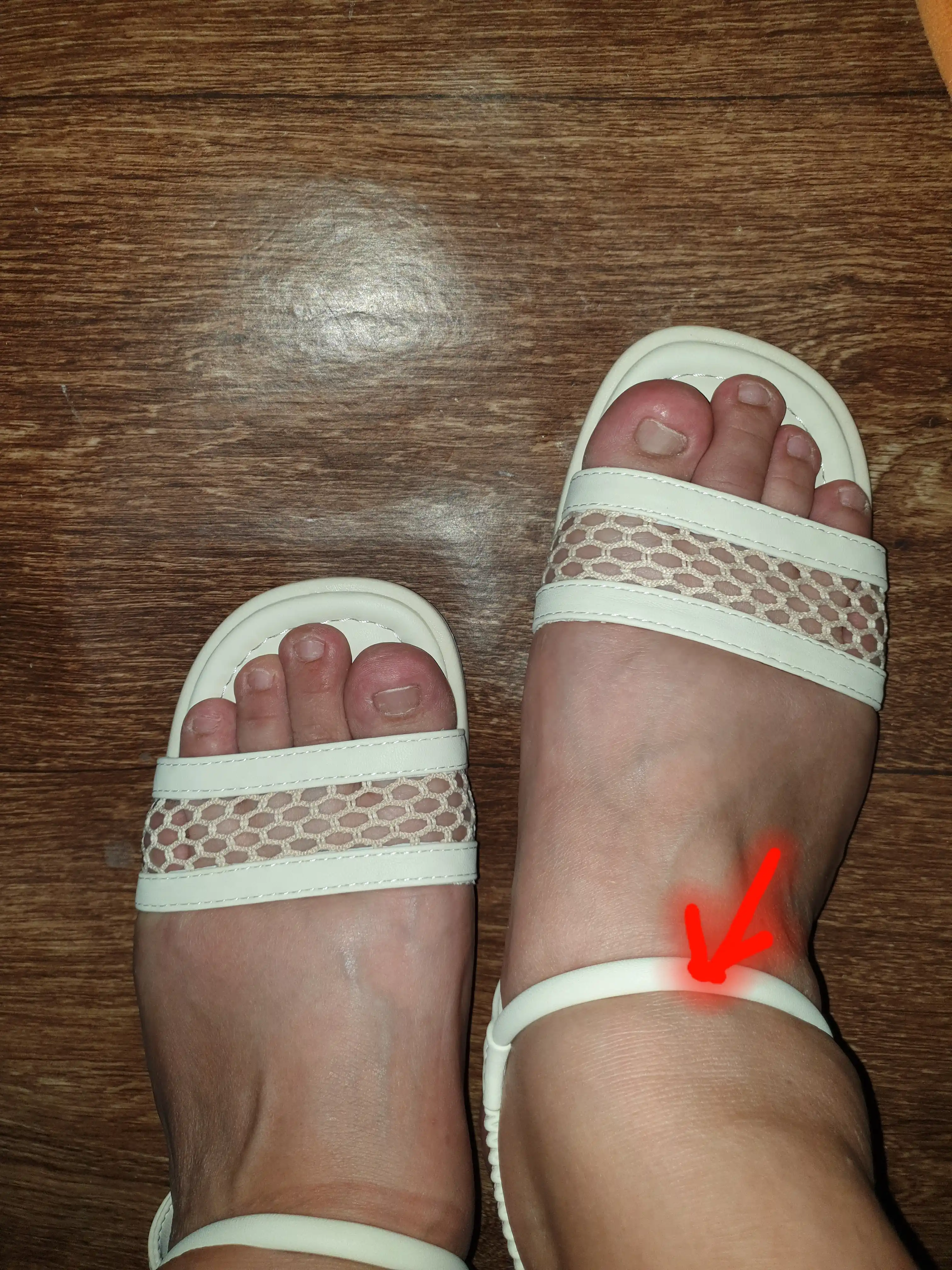 Ayollar yozgi oyoq kiyimi, baletka va sandal, yengil to‘rli tufli