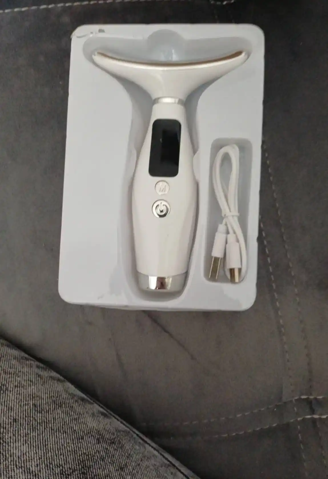 Massajer Yuz va bo‘yin parvarishi uchun 3v1 vibratsion va LED, 7 ta rejim