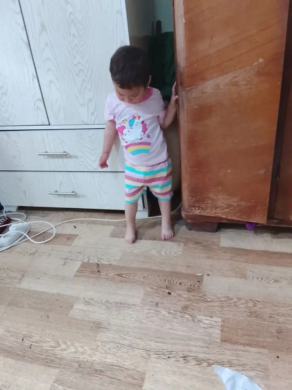 Qizlar va o'g'il bolalar uchun futbolka va shortilar to'plami