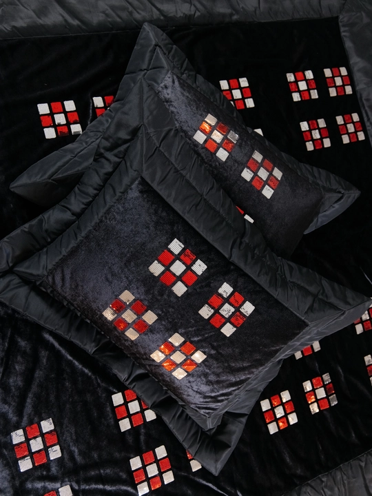 Karavot uchun choyshab, yostiq jildlari, ikki kishilik
