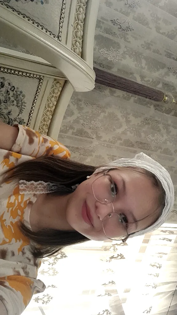 Ayollar to'rli ro'moli, koshinka va dekorativ belbog', uchburchak bandana
