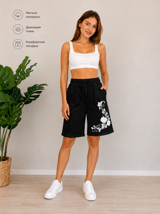 Ayollar uchun oversize shortiklar, oq rang, atirgul kashtasi bilan - 