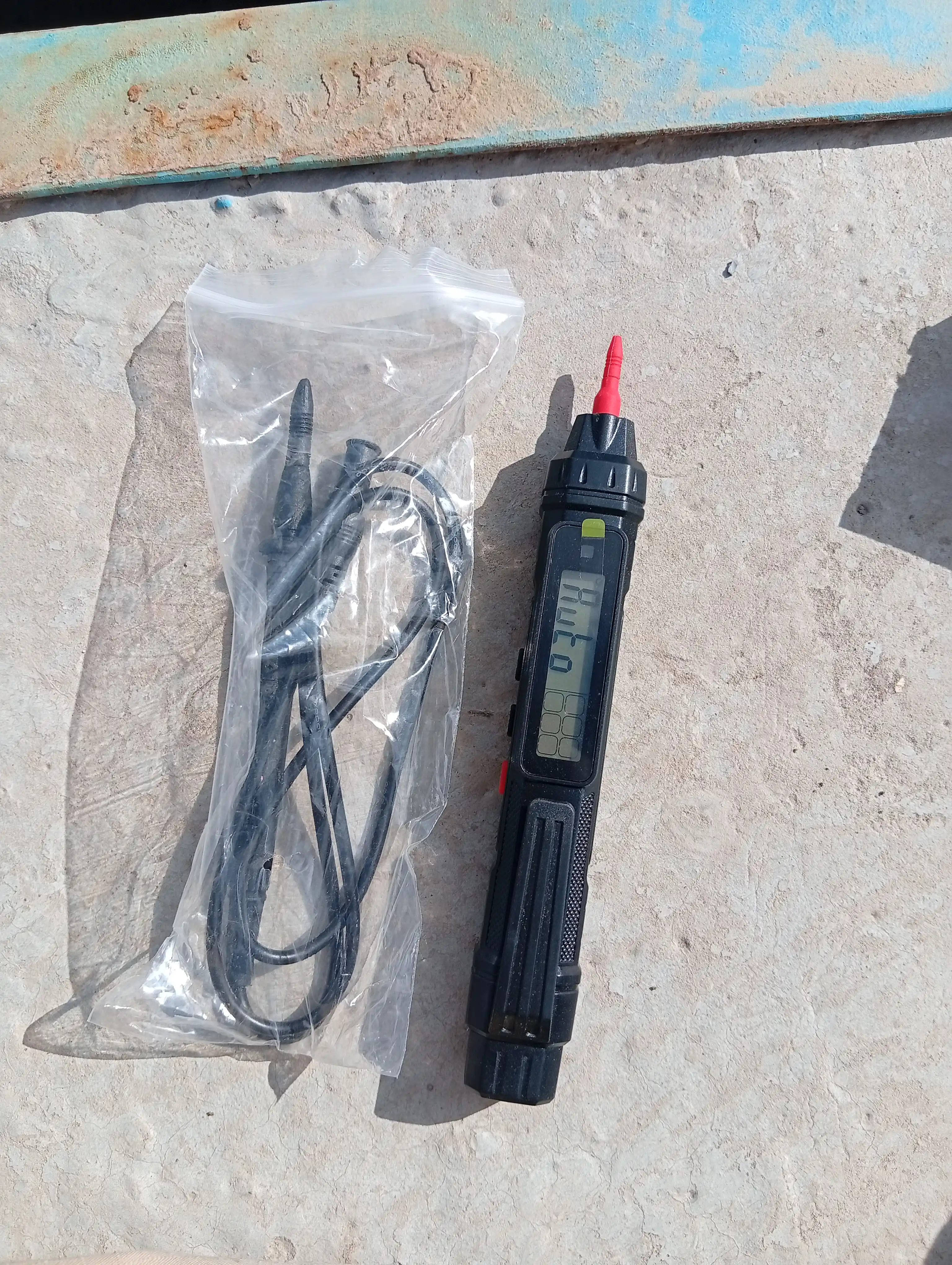 Raqamli qo'l multimetri, 4000 ohmli qo'lda hisoblash bilan professional asbob