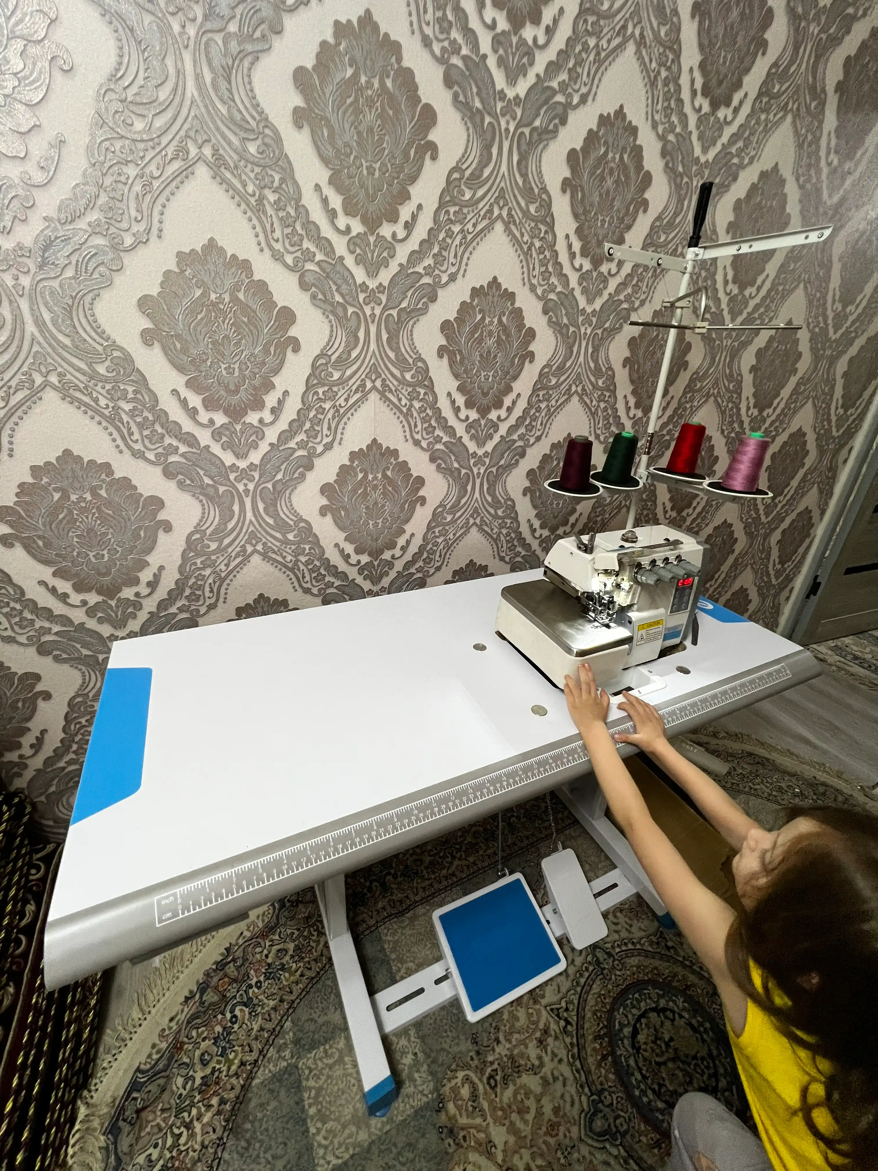 Tikuv mashinasi ENZU D-952, overlock, avtomatik moylash, ko‘p qatlamli matolar uchun