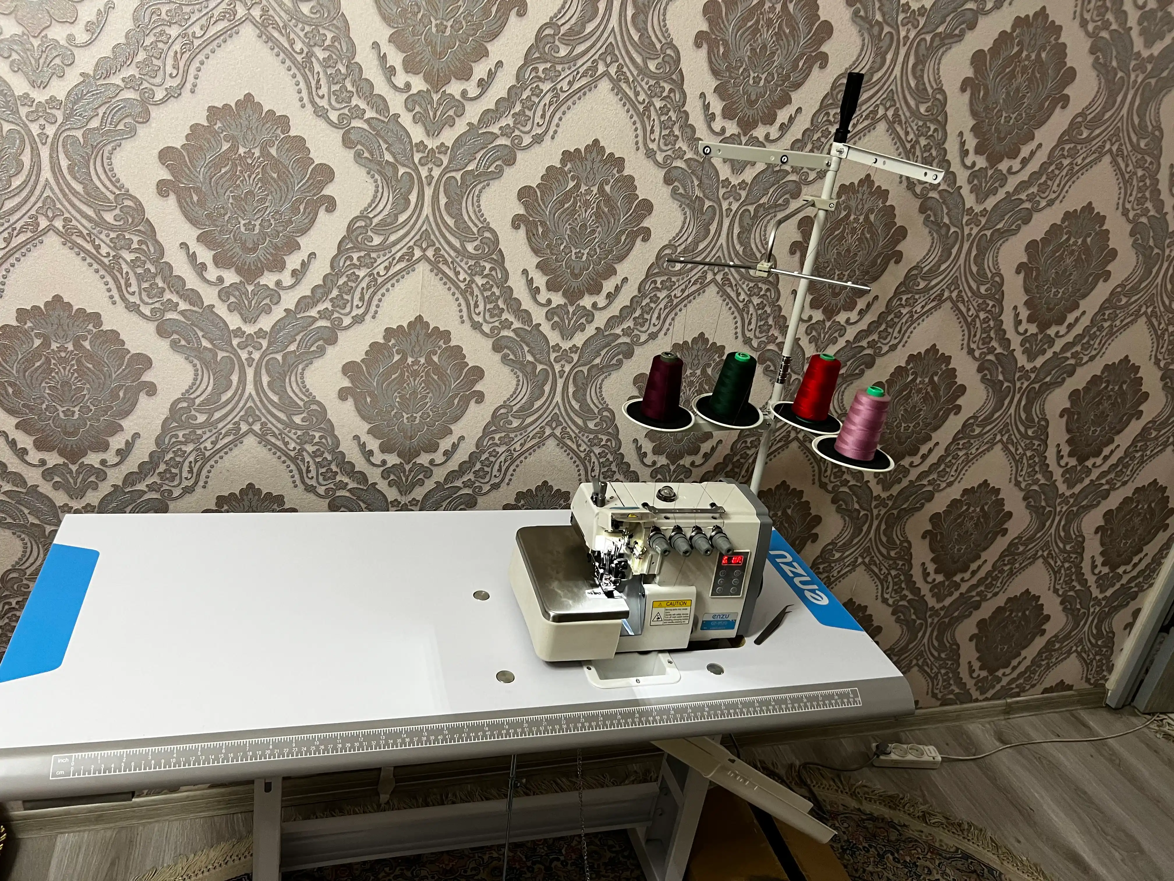 Tikuv mashinasi ENZU D-952, overlock, avtomatik moylash, ko‘p qatlamli matolar uchun