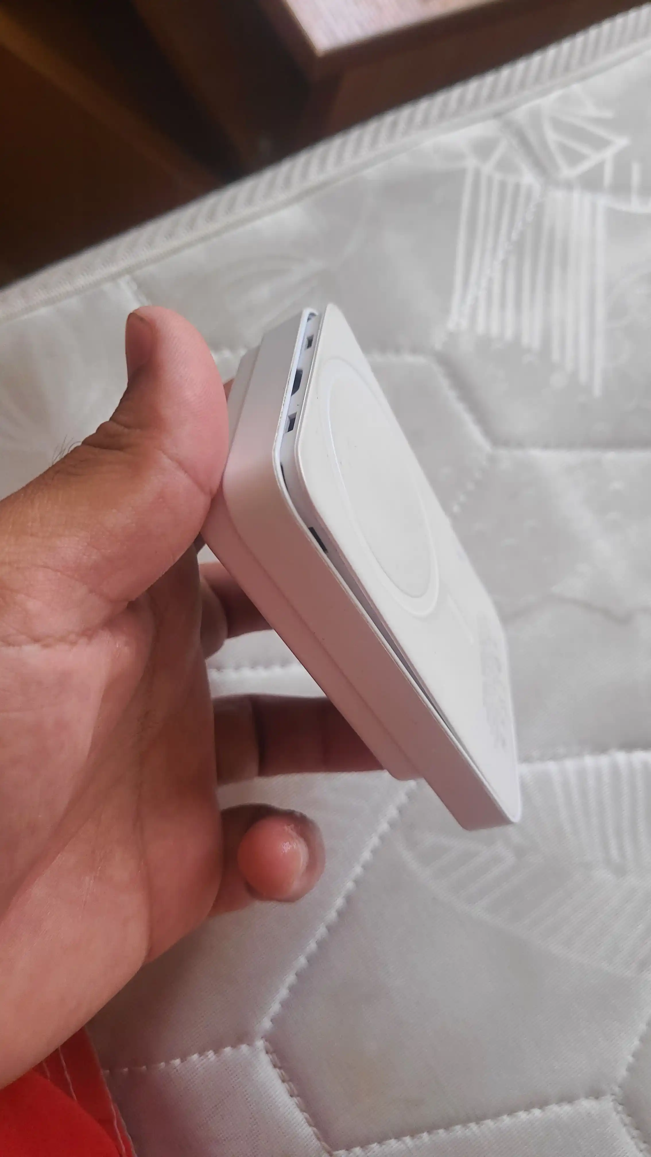 Tashqi akkamulyator, simsiz Power Bank, 10 000 mA/soat , 22.5W quvvatlash, MagSafe