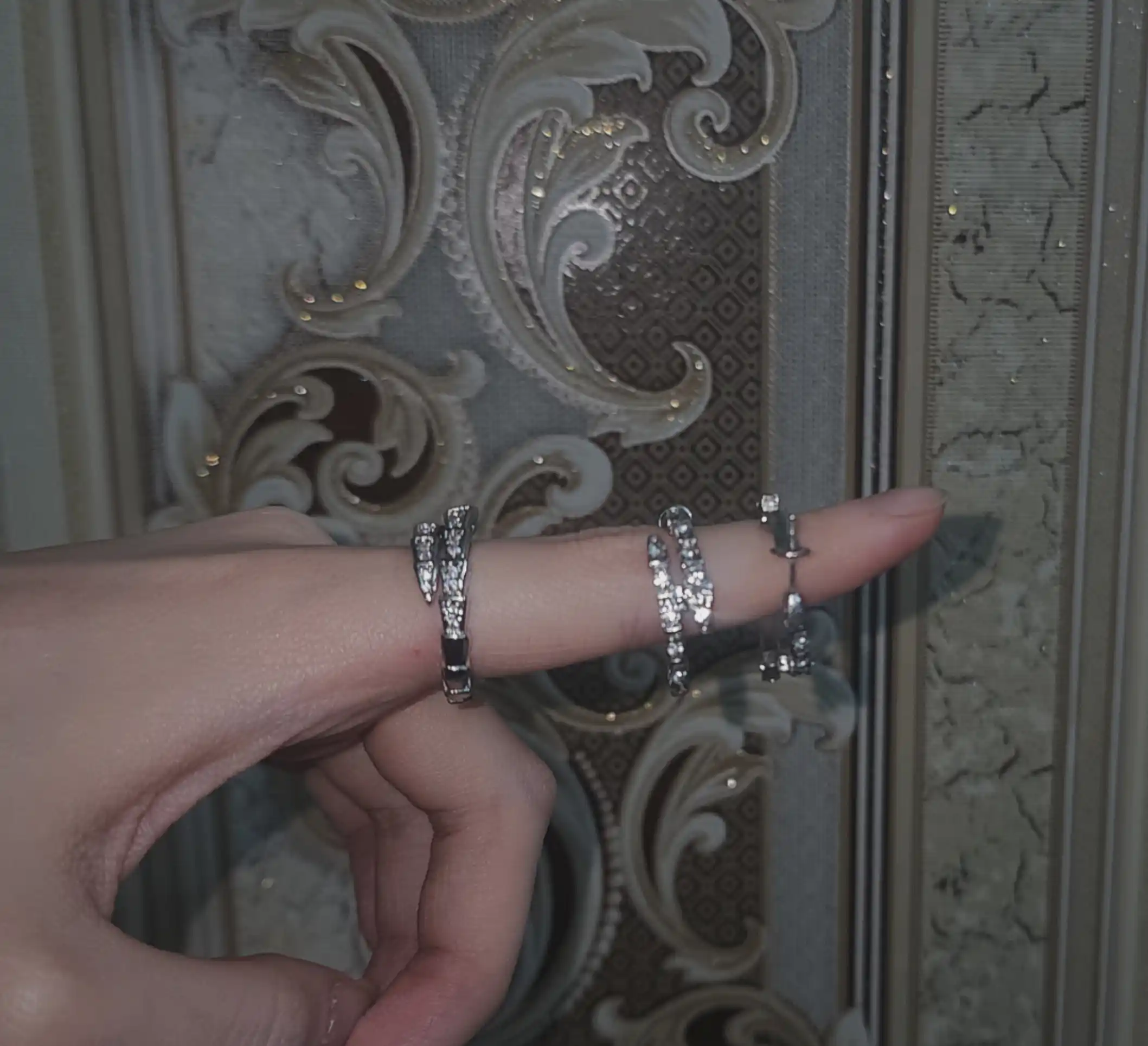 Серьги-кольца в виде змеи в стиле BVLGARI, женские серьги со стразами