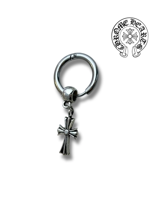 В стиле Y2K: дизайн, вдохновленный Chrome Hearts, и гравированные заклепки-кресты - 