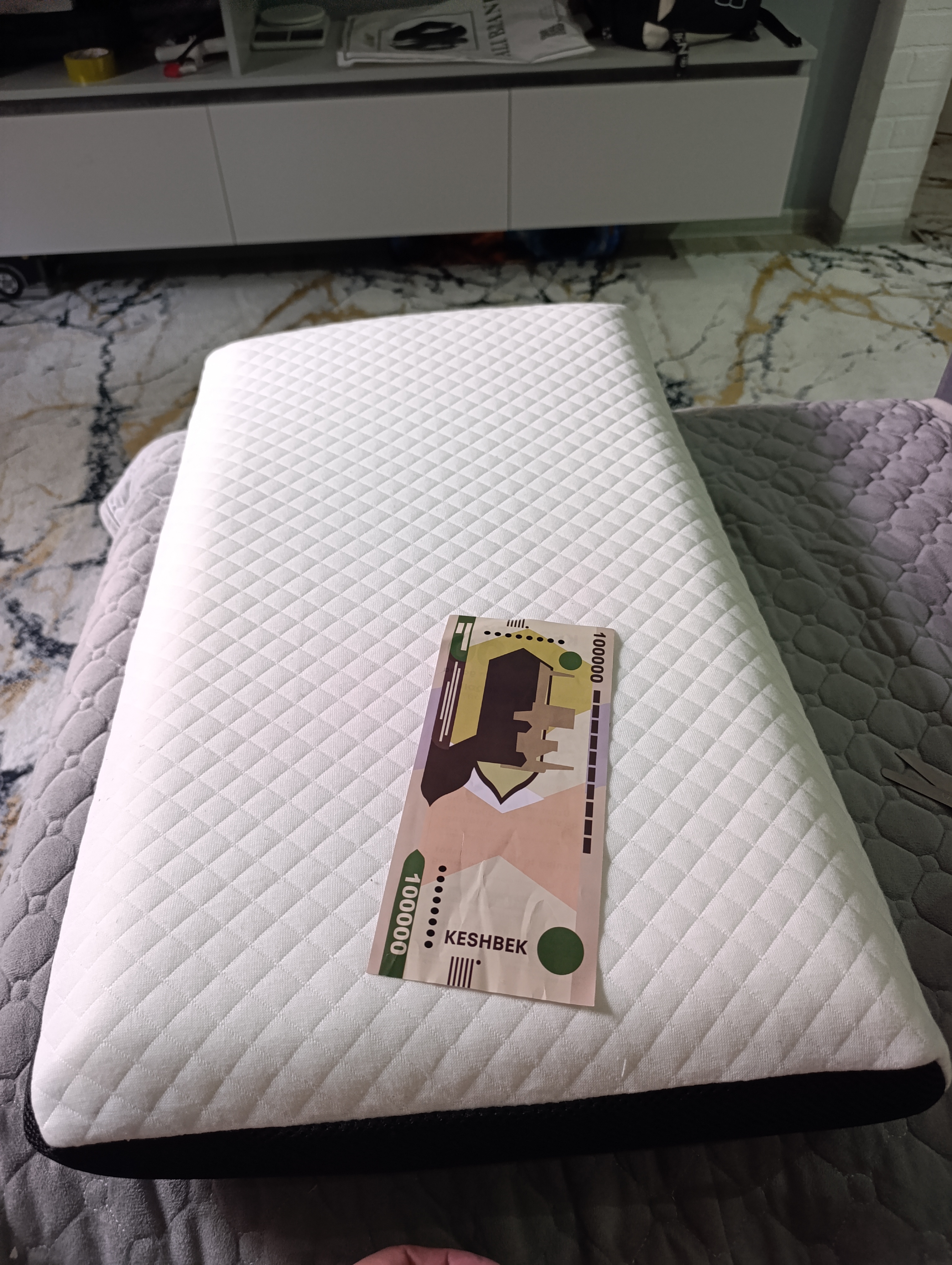 To‘plamda 1-2 ta ortopedik yostiq, Memory Foam 65x40 sm o‘lchamdagi anatomik uyqu yostig‘i