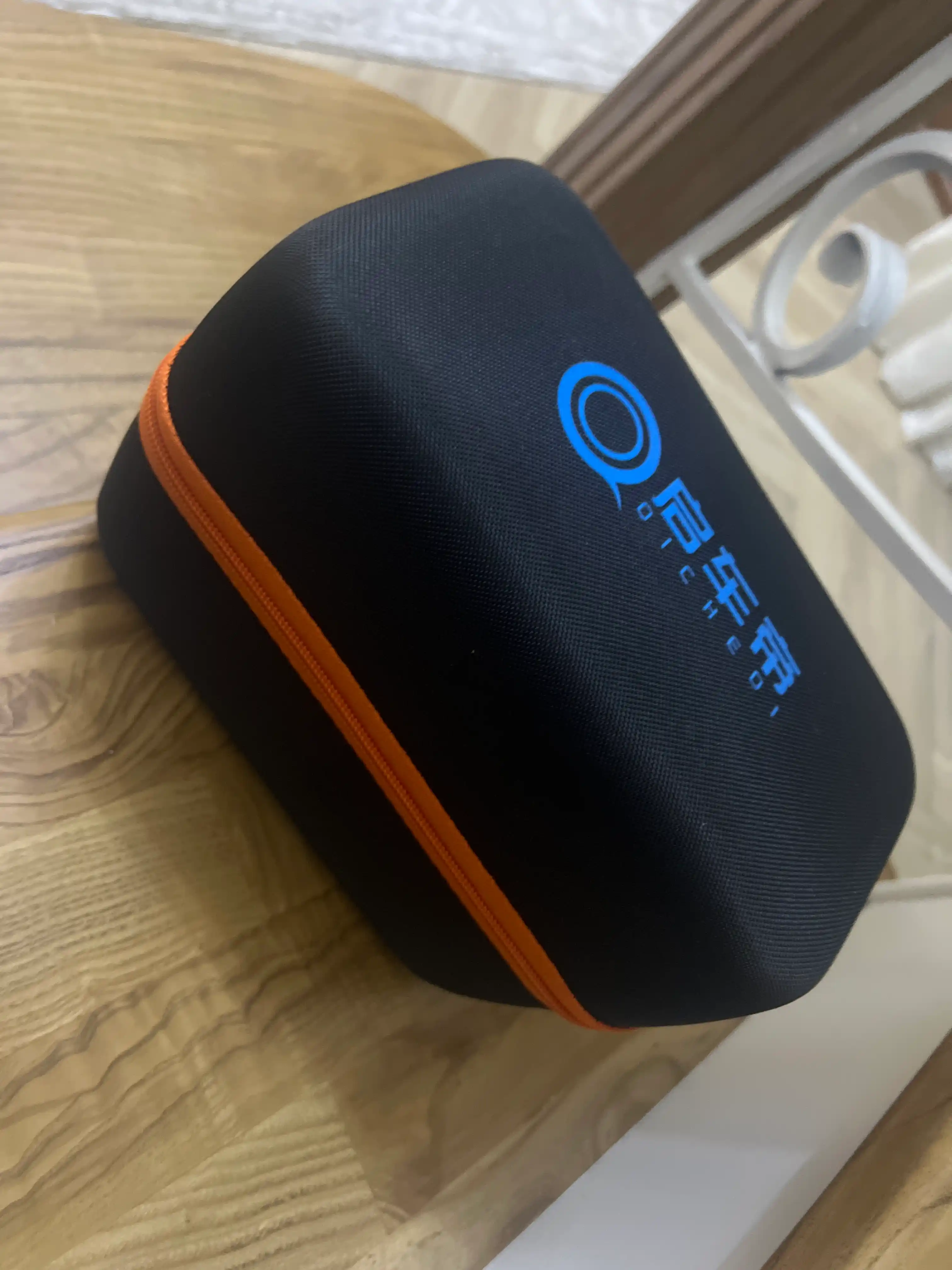 Автомобильное пусковое устройство: стартер, компрессор, фонарь насос Power Bank