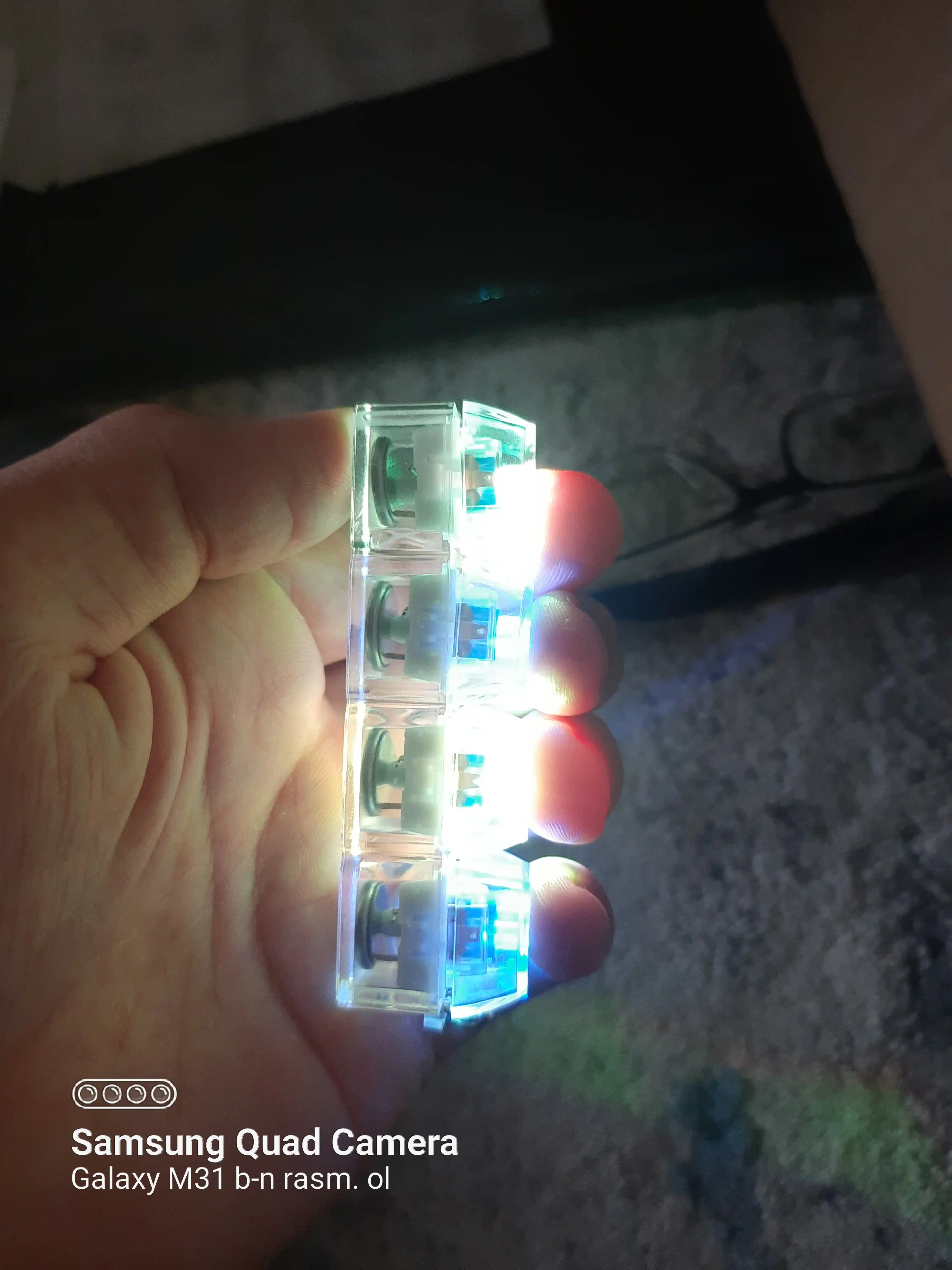 Antistress klaviatura mini brelok – klikli o‘yinchoq stressni kamaytiradi, RGB chiroqli