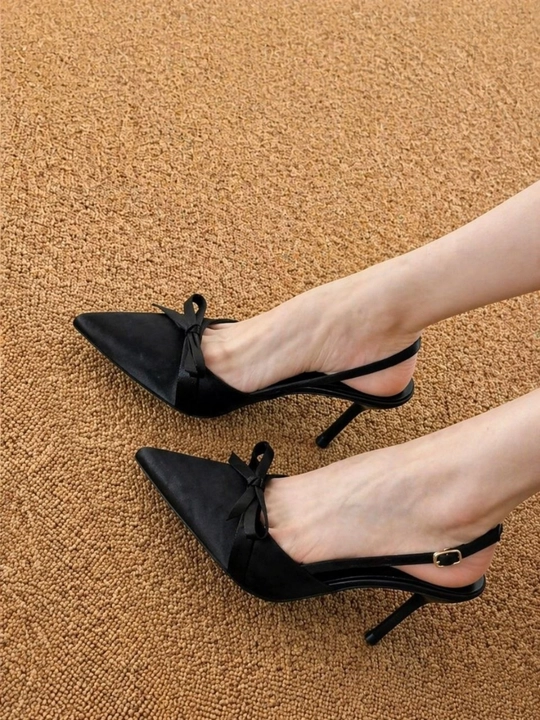 Ayollar uchun qora slingback tufli –  uchli burunli, baland poshnali elegant tufli