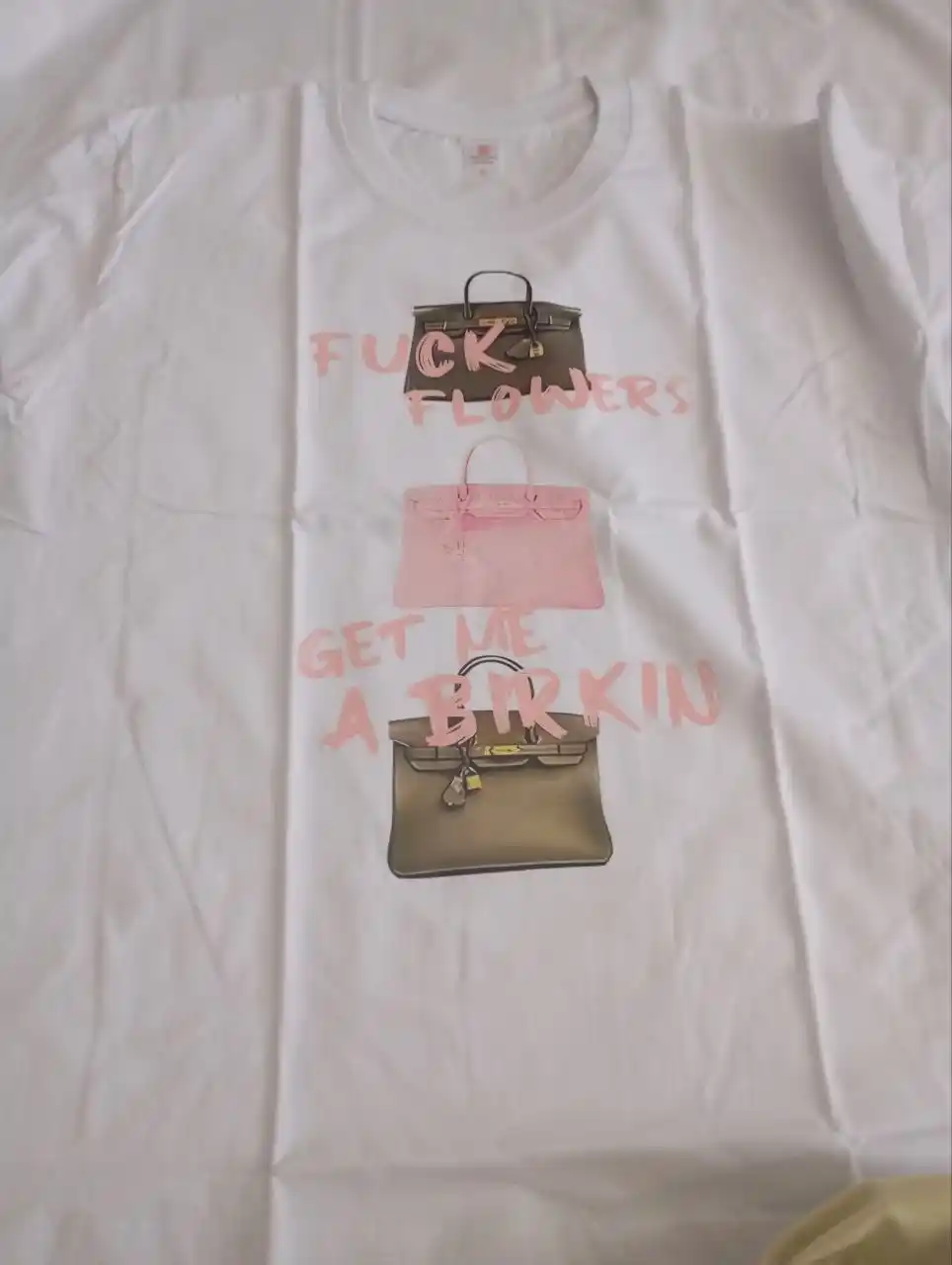 Ayollar futbolkasi "Oversize", keng va zamonaviy, trend printli