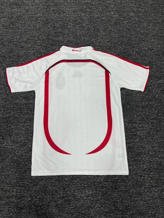Retro futbol formasi