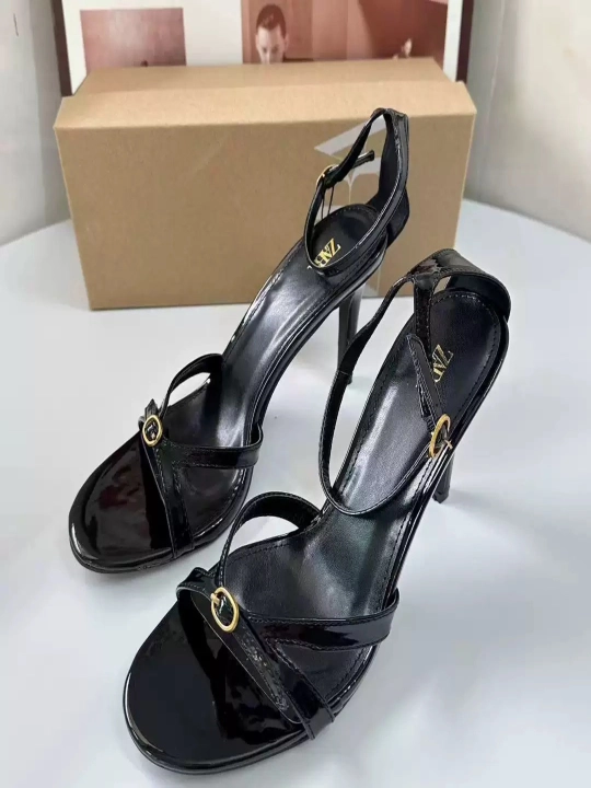 Zara ayollarning baland poshnali bosonojkalar, bir o'lchamga kichik