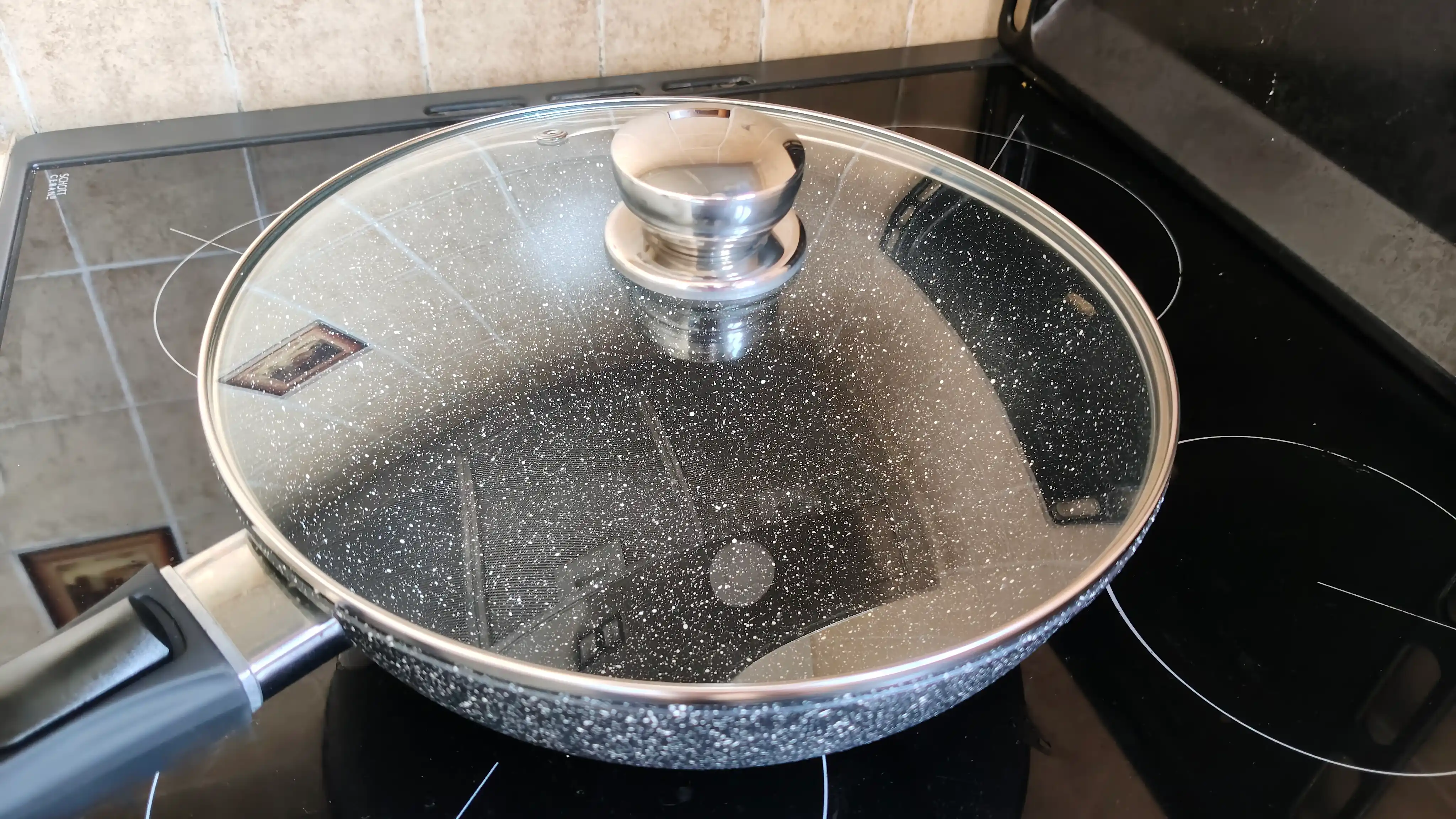 Wok Gardarika из России — гранитное антипригарное покрытие,объём: 3л, 4л