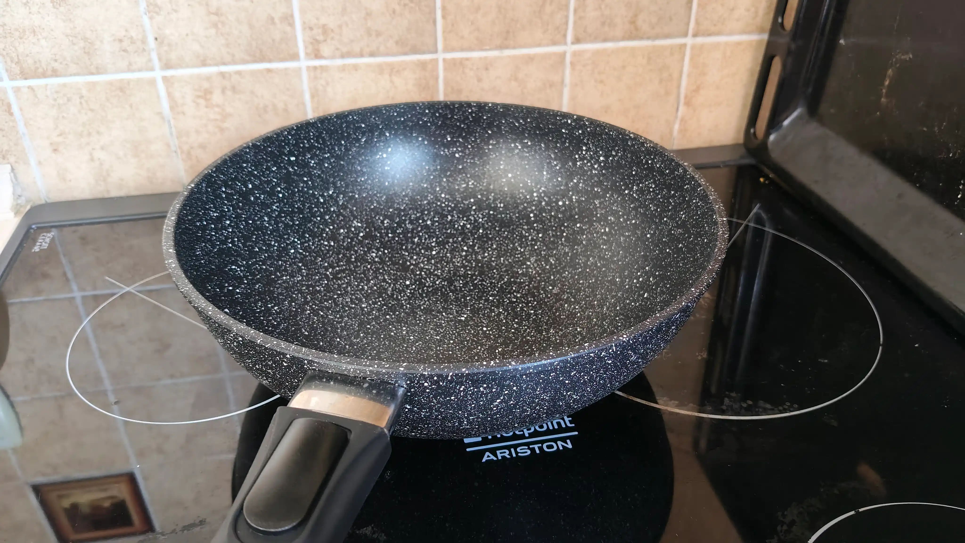 Wok Gardarika из России — гранитное антипригарное покрытие,объём: 3л, 4л