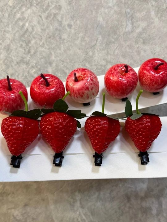 Заколки яблочки, клубнички, лампочка, 2 шт, для волос, фруктовые заколки ручной работы