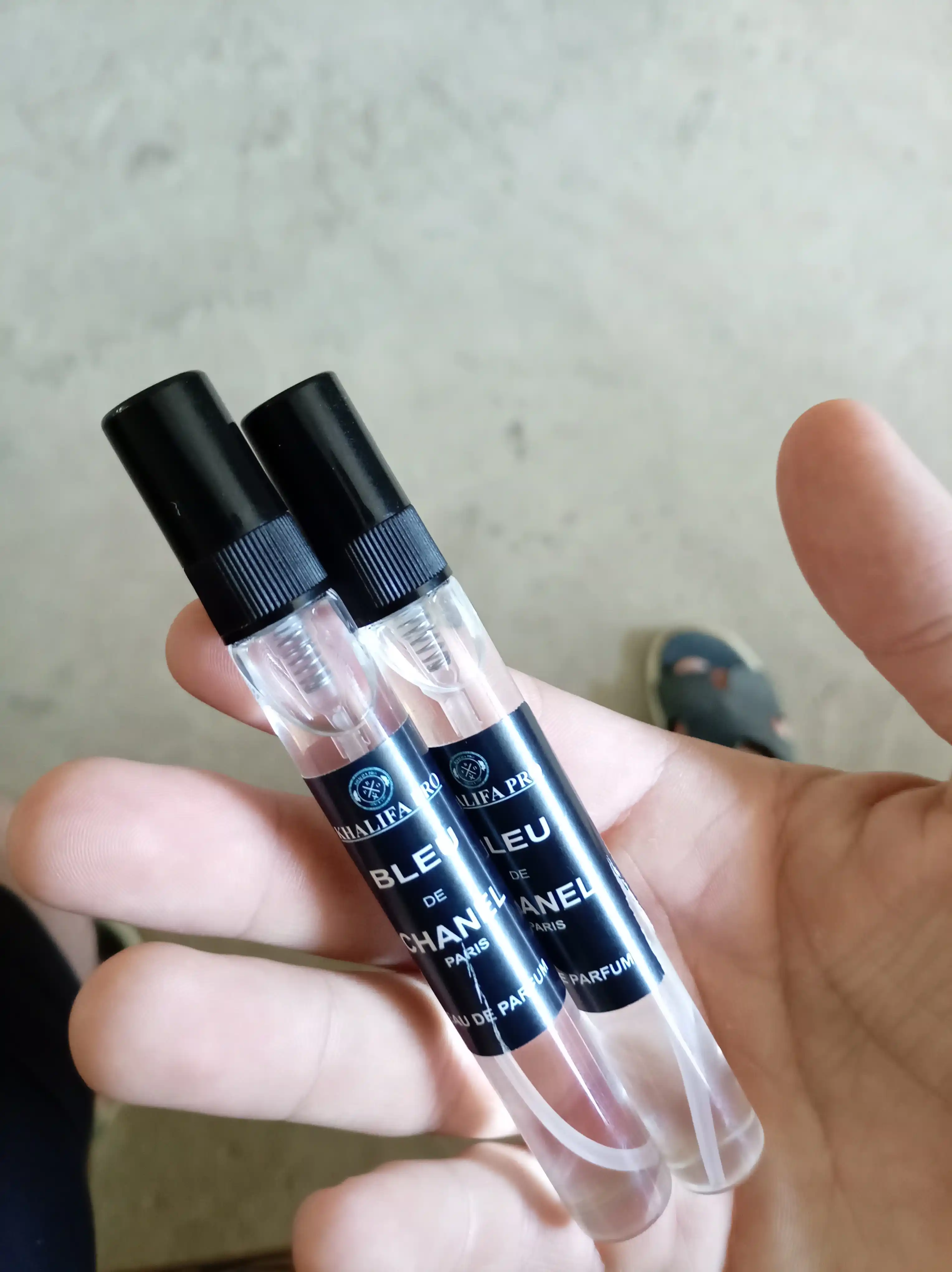 Atirlar erkaklar uchun Bleu de Chanel, parfyumlangan suv