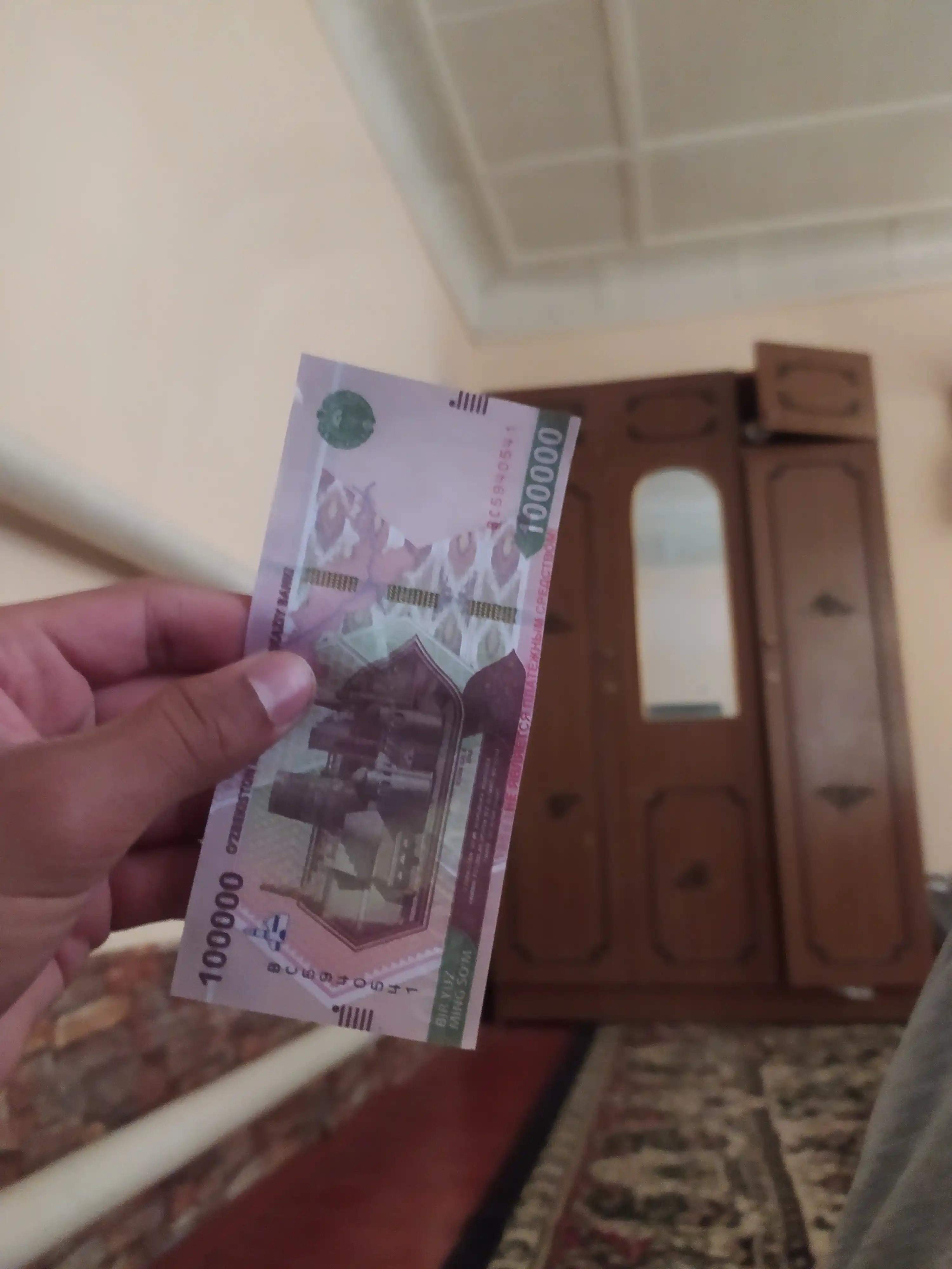 Suvenir pullar, so‘m kupyuralari, 50 ming, 100 mimg, 200 ming