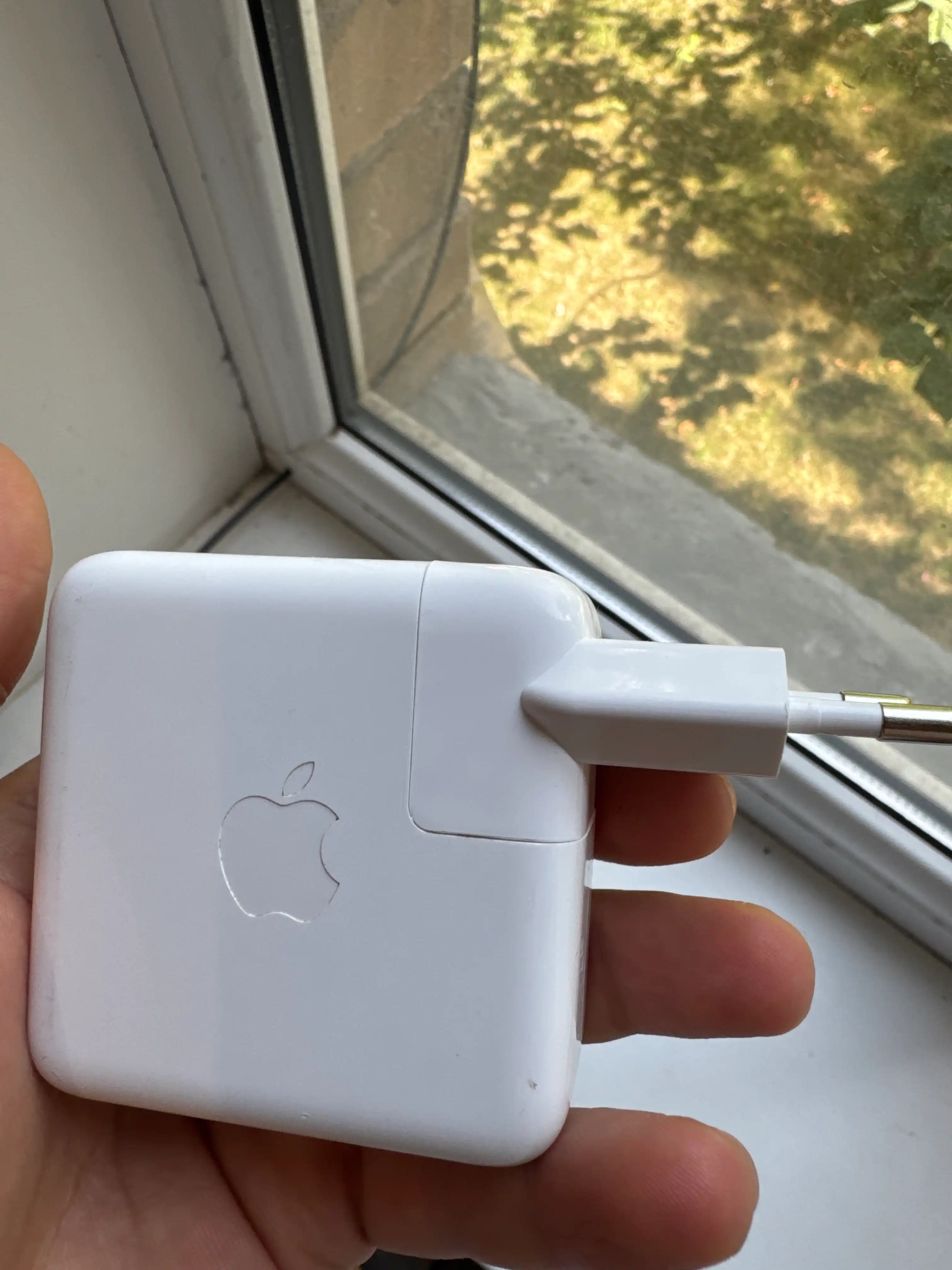 Macbook quvvat manbai va boshqa qurilmalar uchun evro adapter