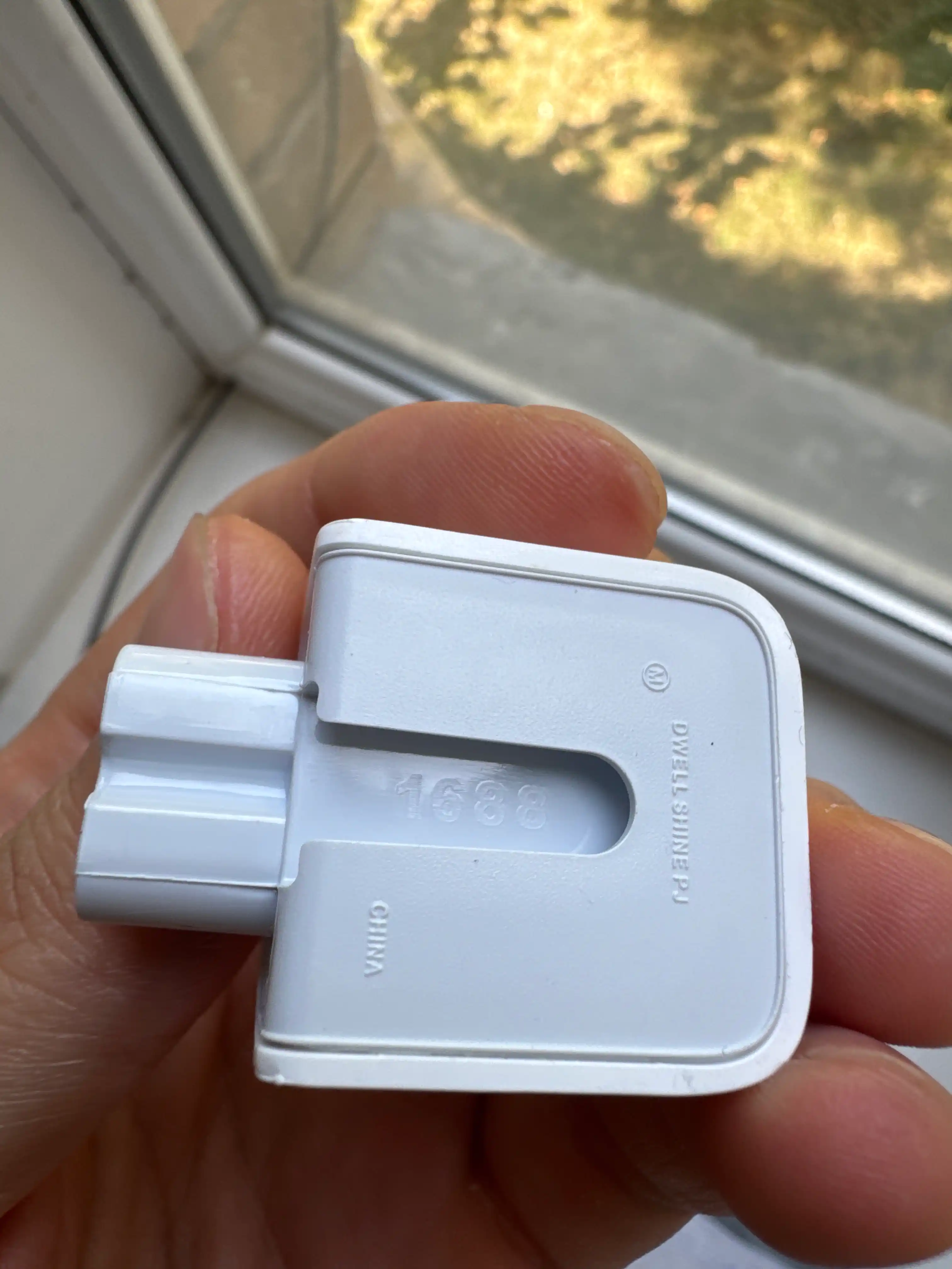 Macbook quvvat manbai va boshqa qurilmalar uchun evro adapter