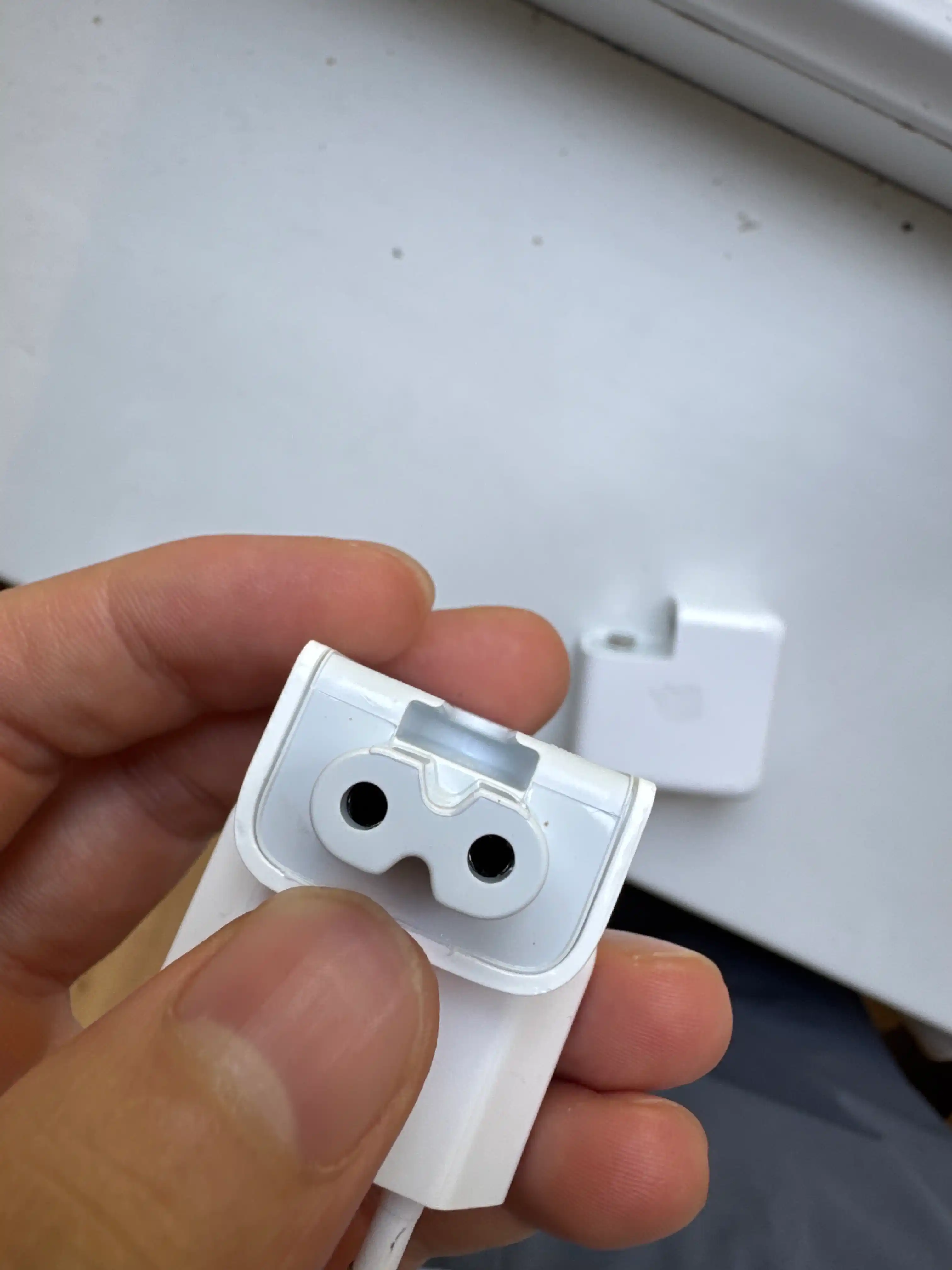 Macbook quvvat manbai va boshqa qurilmalar uchun evro adapter