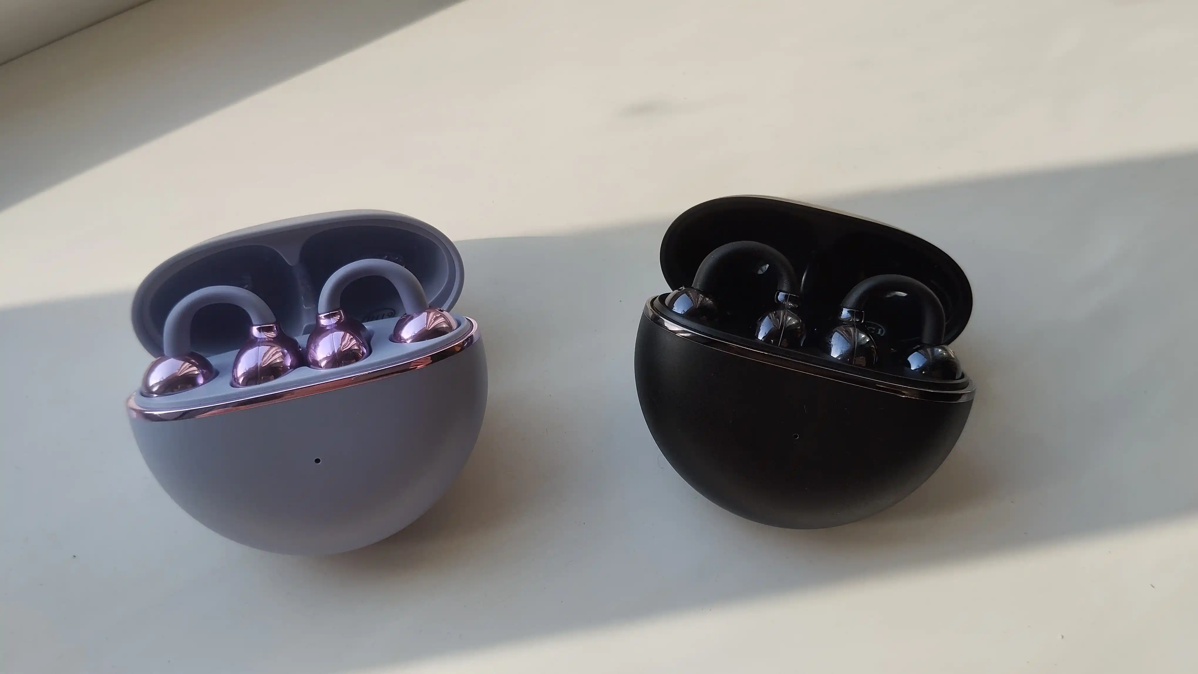 Simsiz Bluetooth quloqchinlar, sensorli boshqaruv va sifatli ovoz bilan