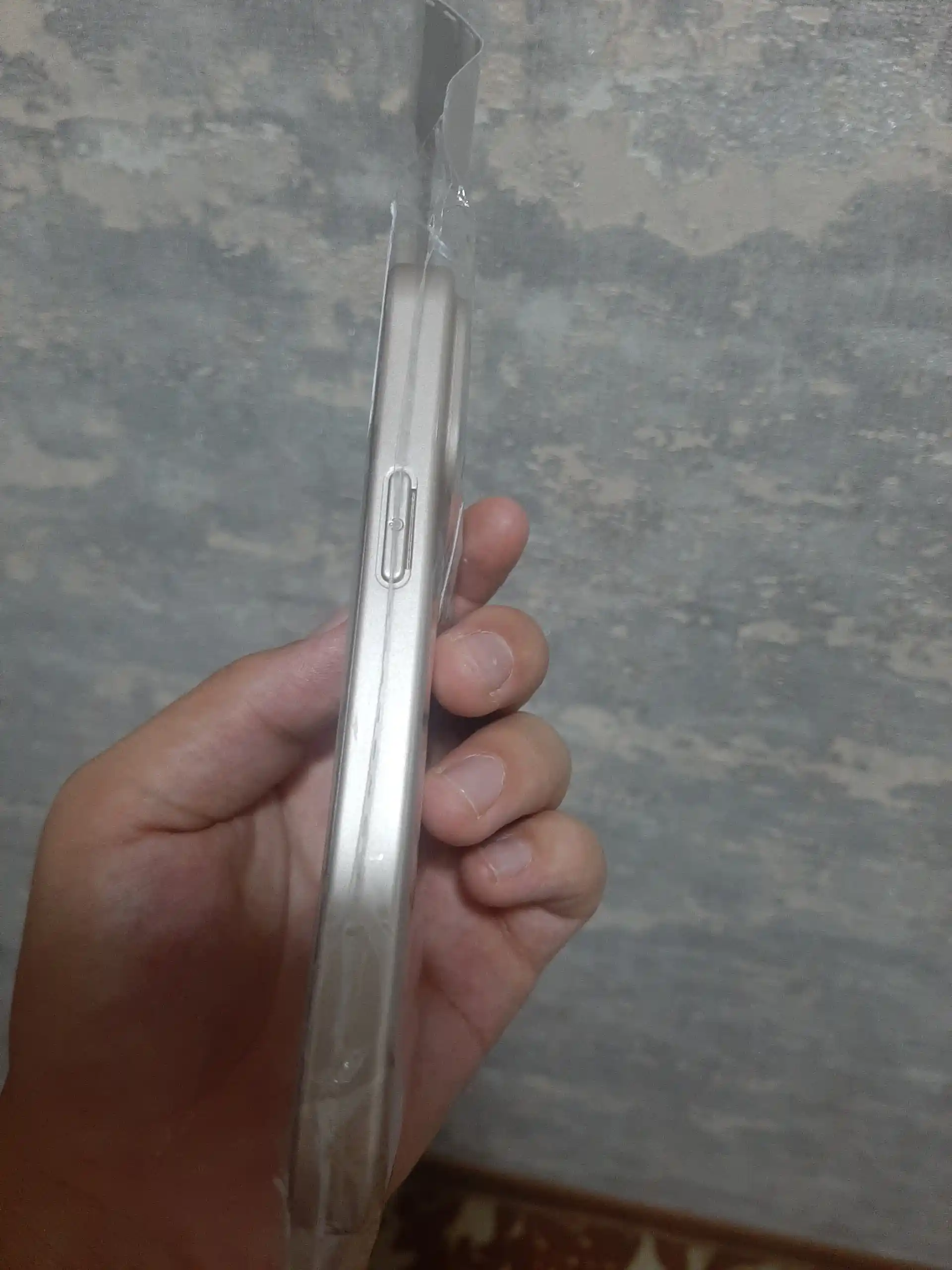 IPhone 17 Pro uslubida chexol iPhone Pro va Pro Max uchun